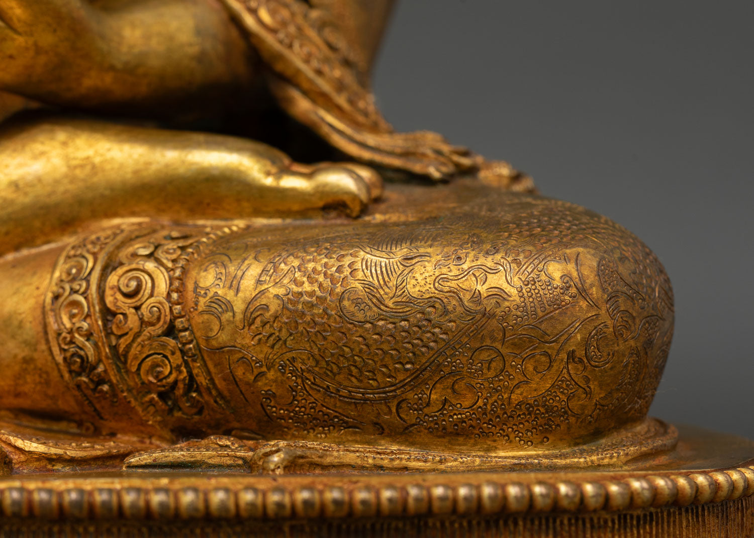 Antique Shakyamuni Buddha Statue | Traditional Buddhist Artwork