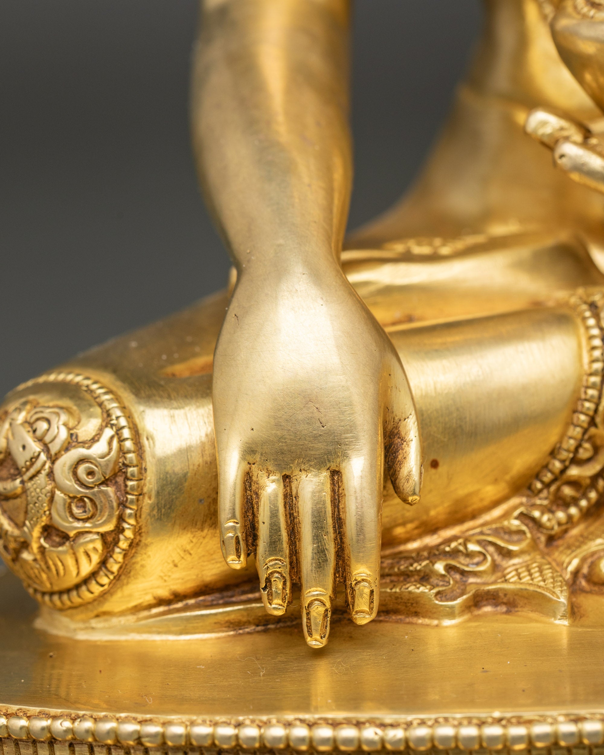 Shakyamuni Buddha Statue - Symbol of Enlightenment and Peace