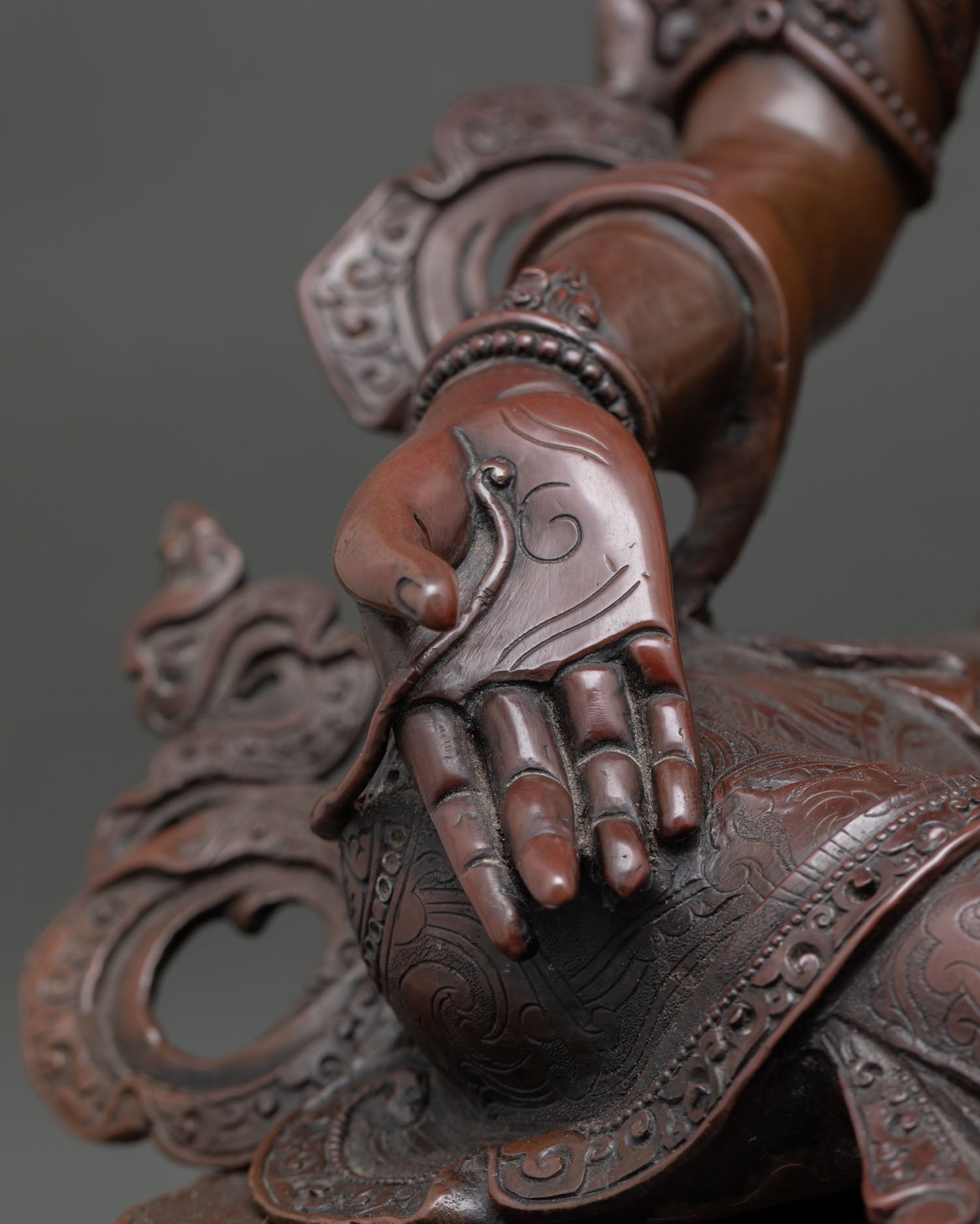 Elegant Green Tara Statue – Handcrafted Tibetan Home Decor