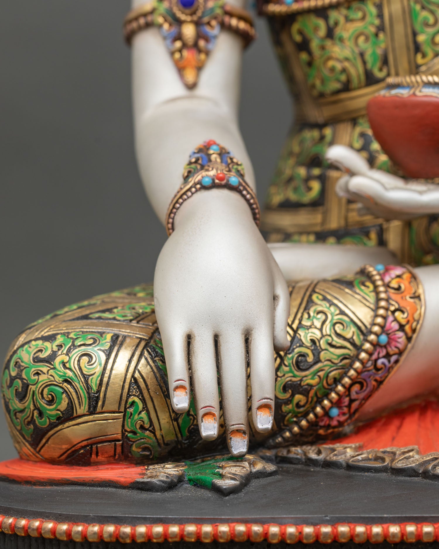 Crown Buddha Shakyamuni Statue – Peaceful Zen Sculpture