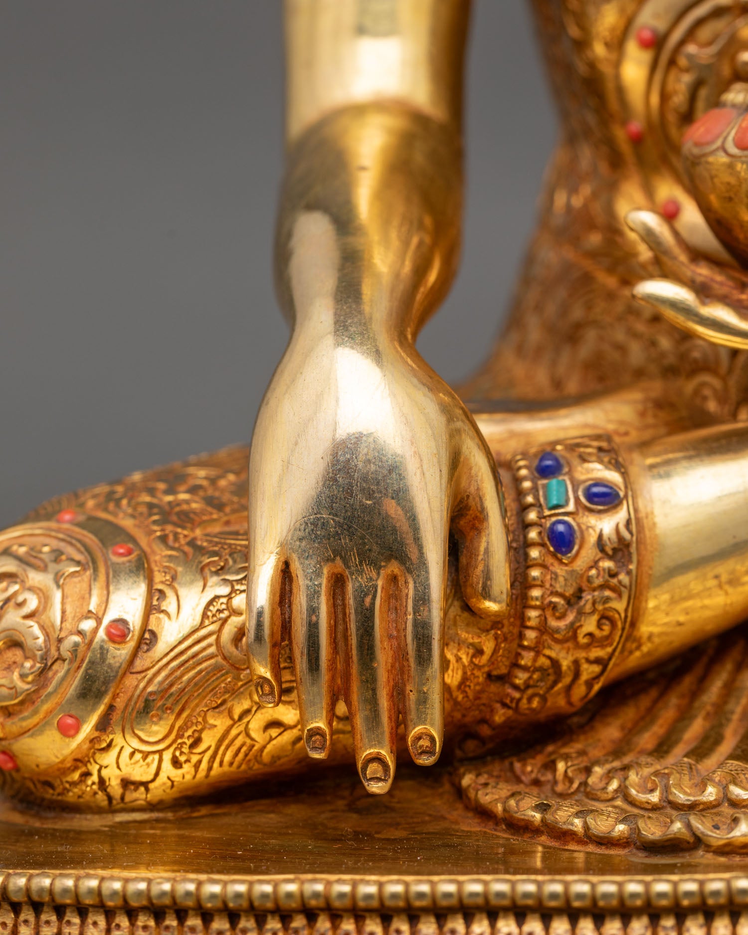Buddha Shakyamuni Statue – Handcrafted Sacred Home Decor