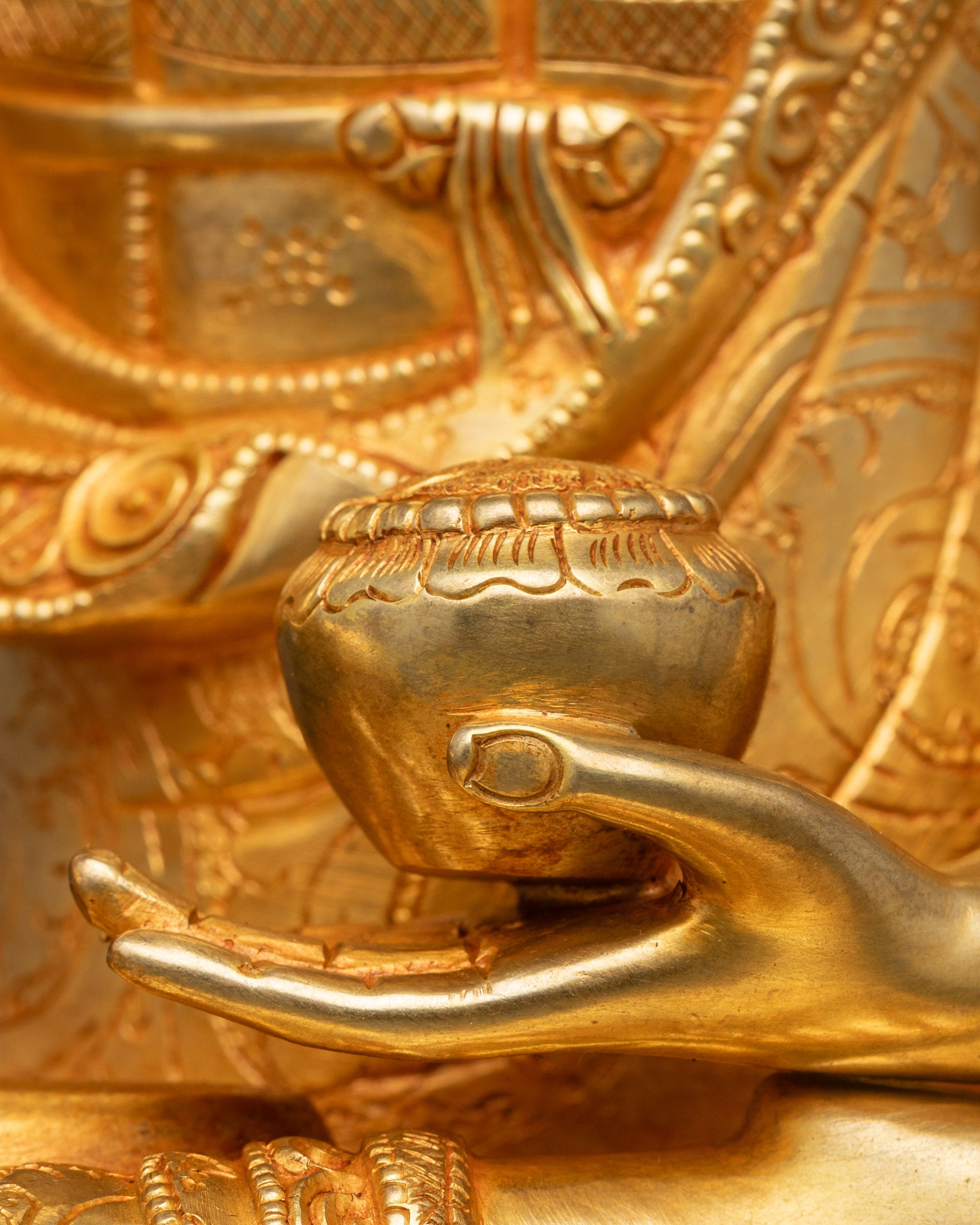 Shakyamuni Buddha Statue - Symbol of Enlightenment and Serenity