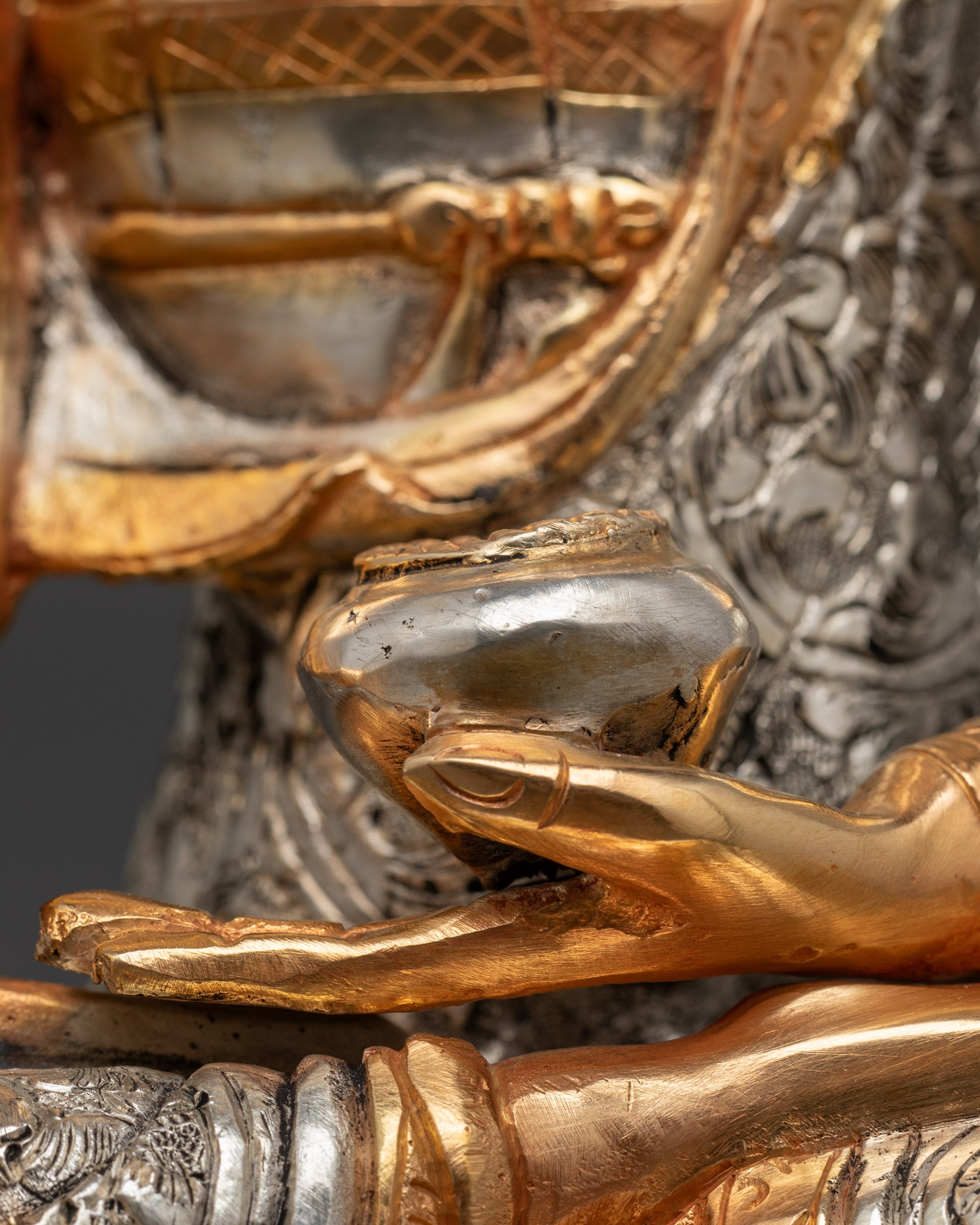 Crowned Shakyamuni Buddha Statue