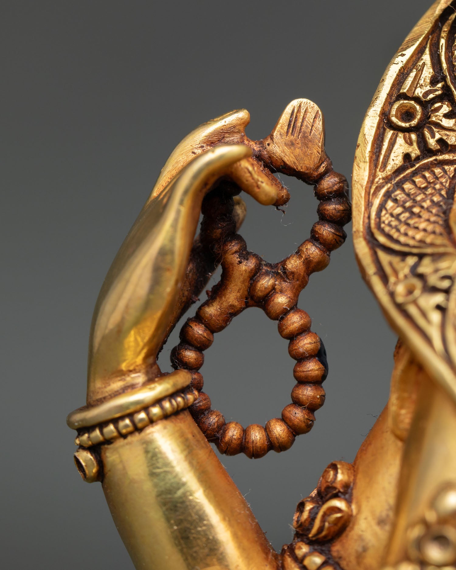 Four-Armed Chenrezig Statue – Tibetan Buddhist Sacred Figure