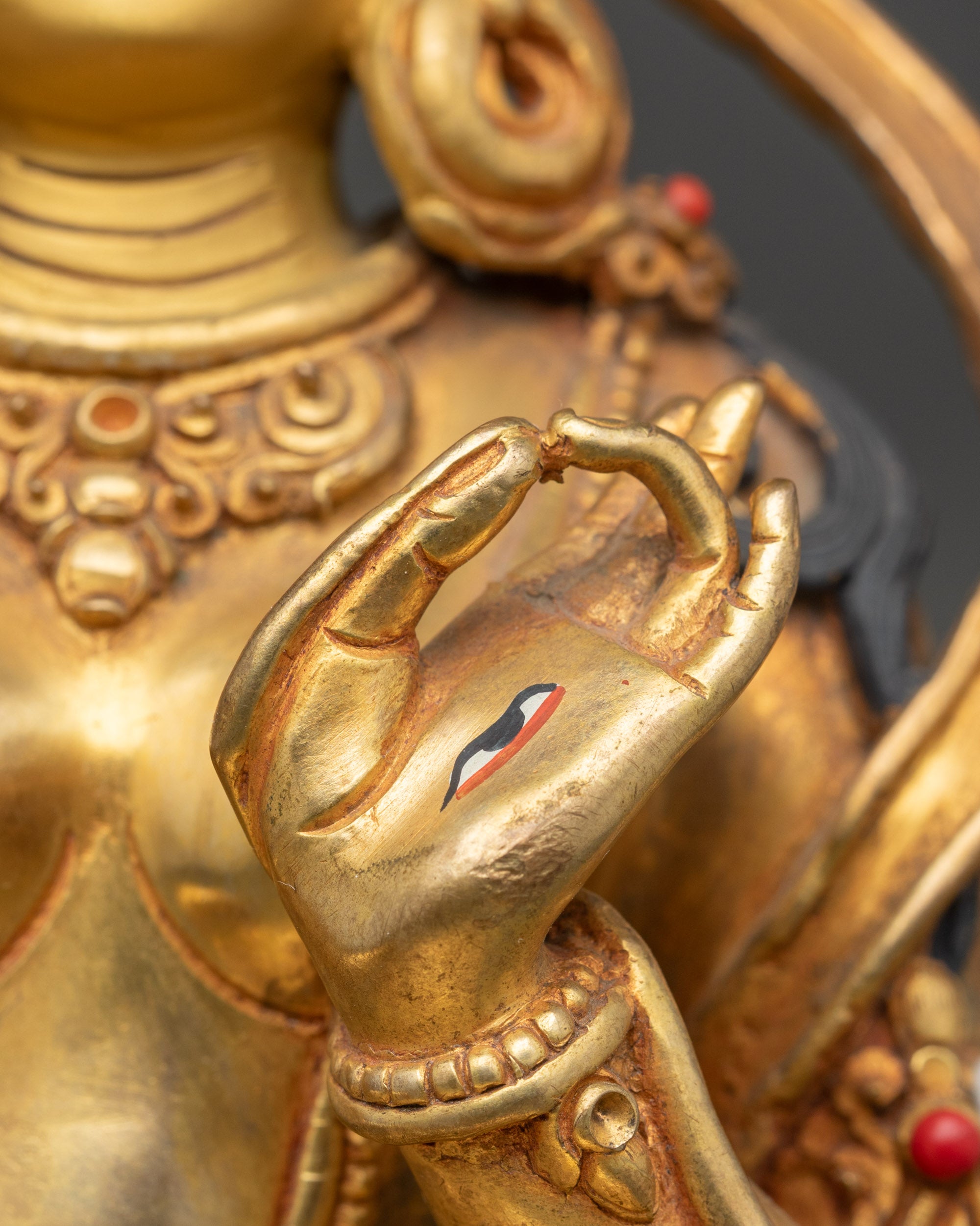 White Tara Statue – Elegant Deity for Healing and Spiritual Practice
