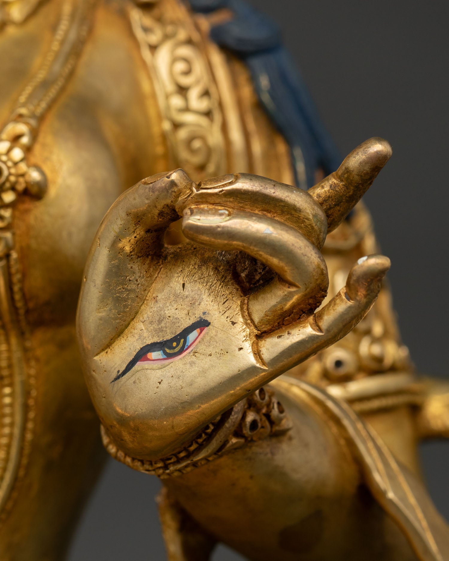 White Umbrella Goddess Dukar – Handcrafted Decorative Sculpture