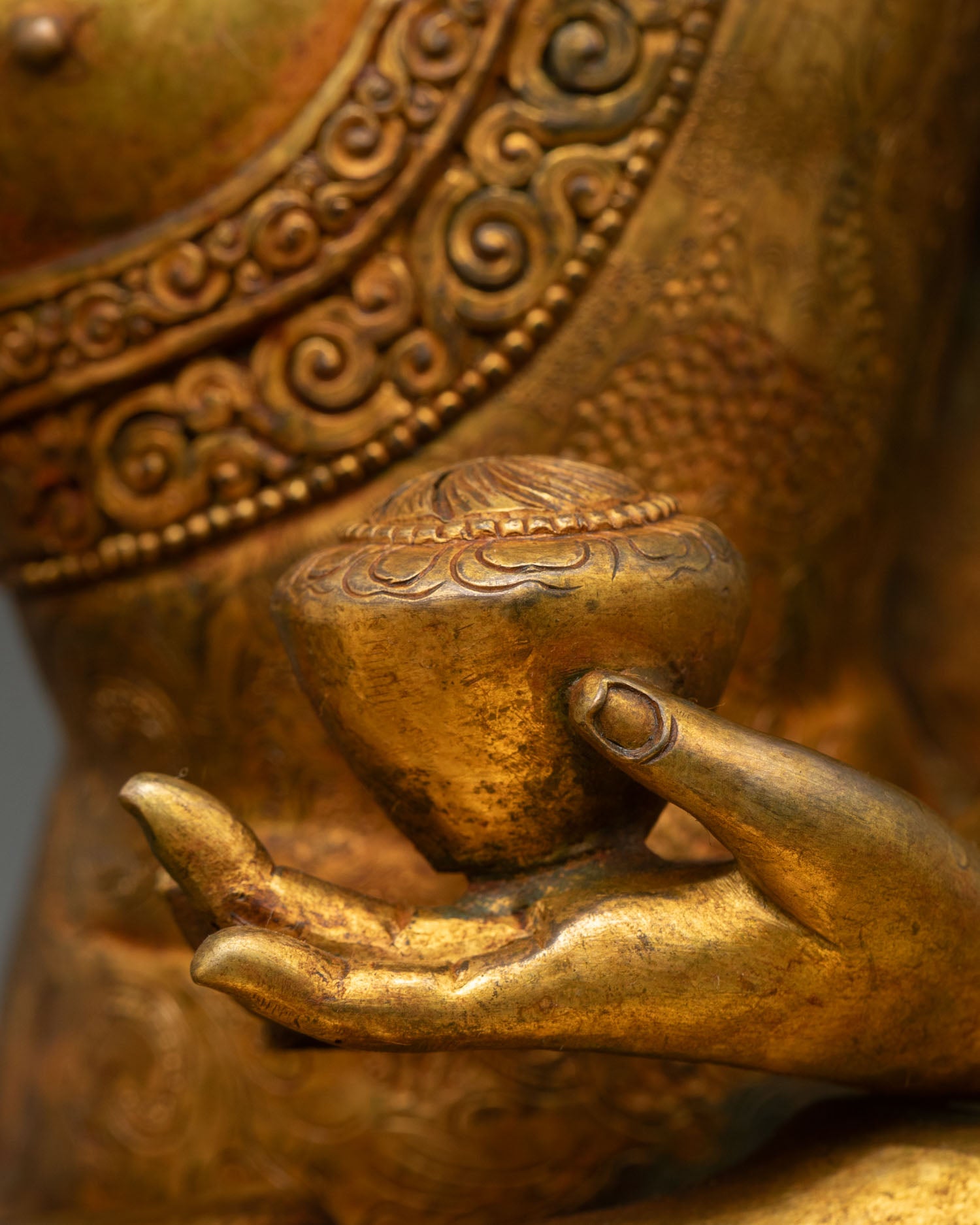 Antique Shakyamuni Buddha Statue | Traditional Buddhist Artwork