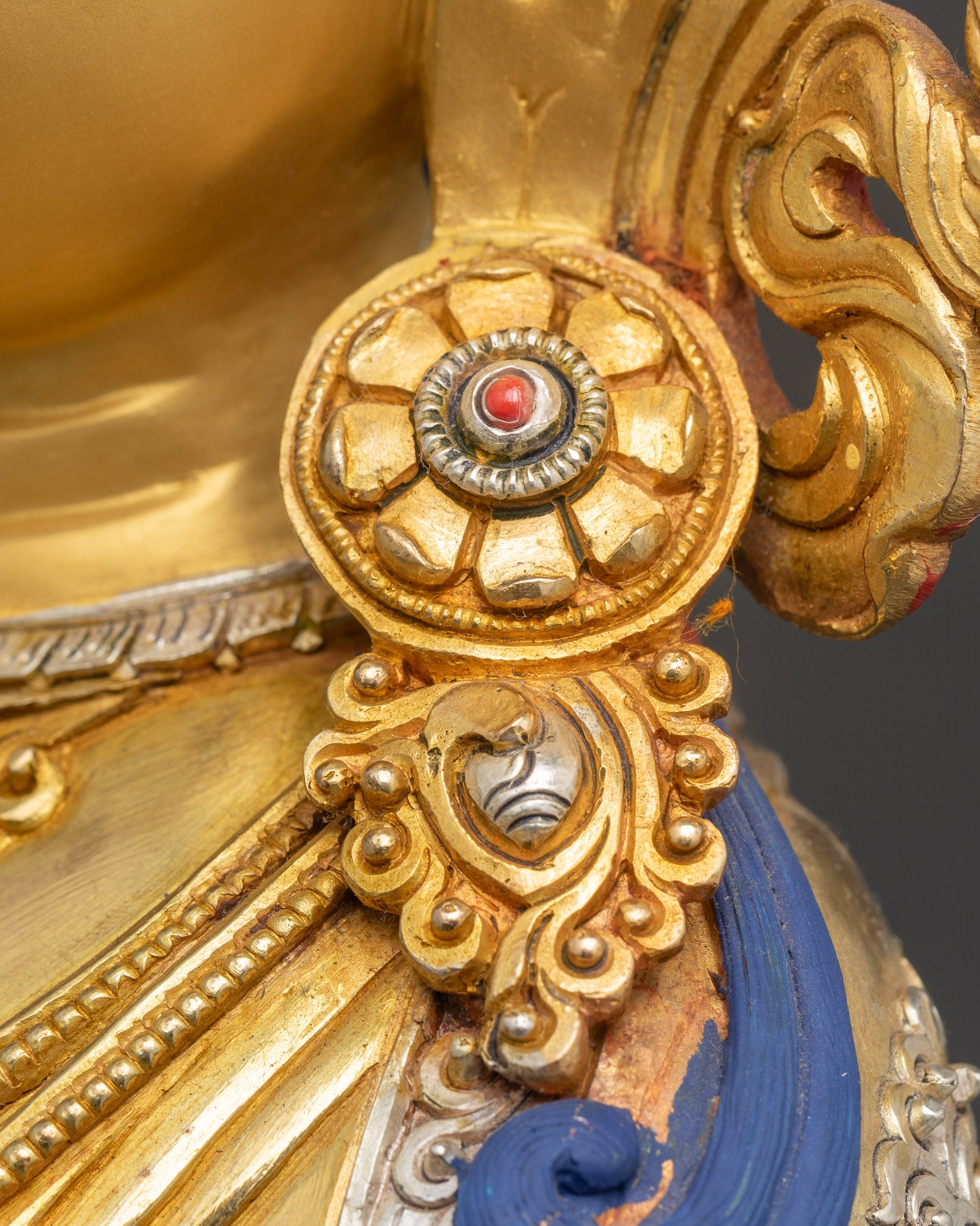 Handcrafted Statue of Ushnisha Sitatapatra Dukkar | Spiritual Artwork