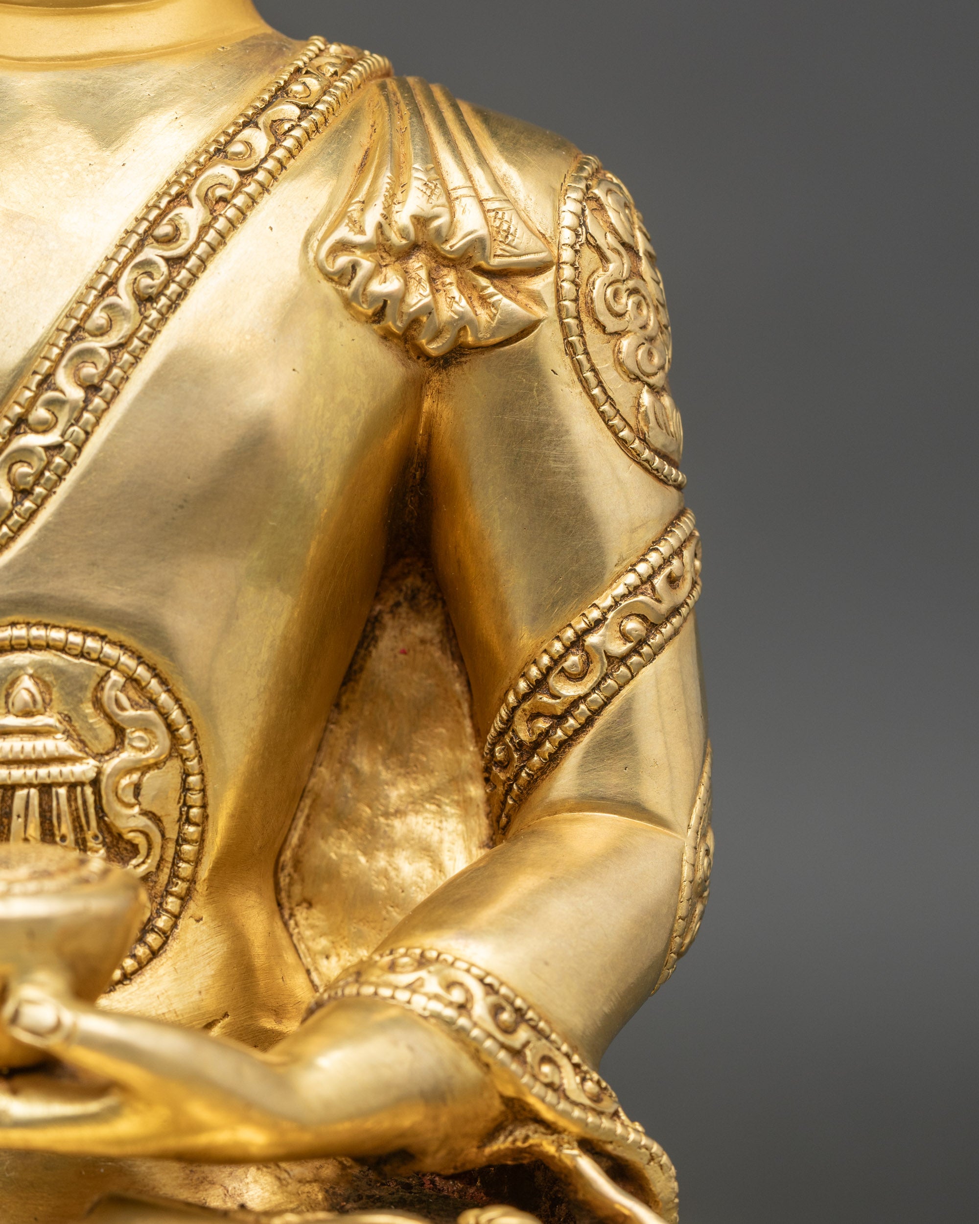 Shakyamuni Buddha Statue - Symbol of Enlightenment and Peace