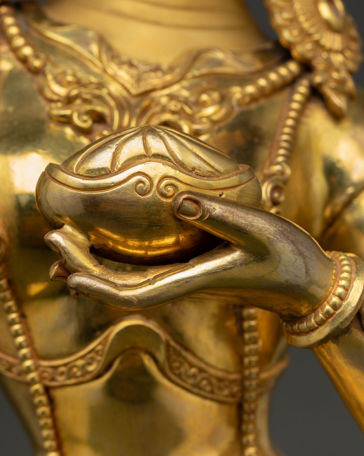 Guru`s Wifes Statue