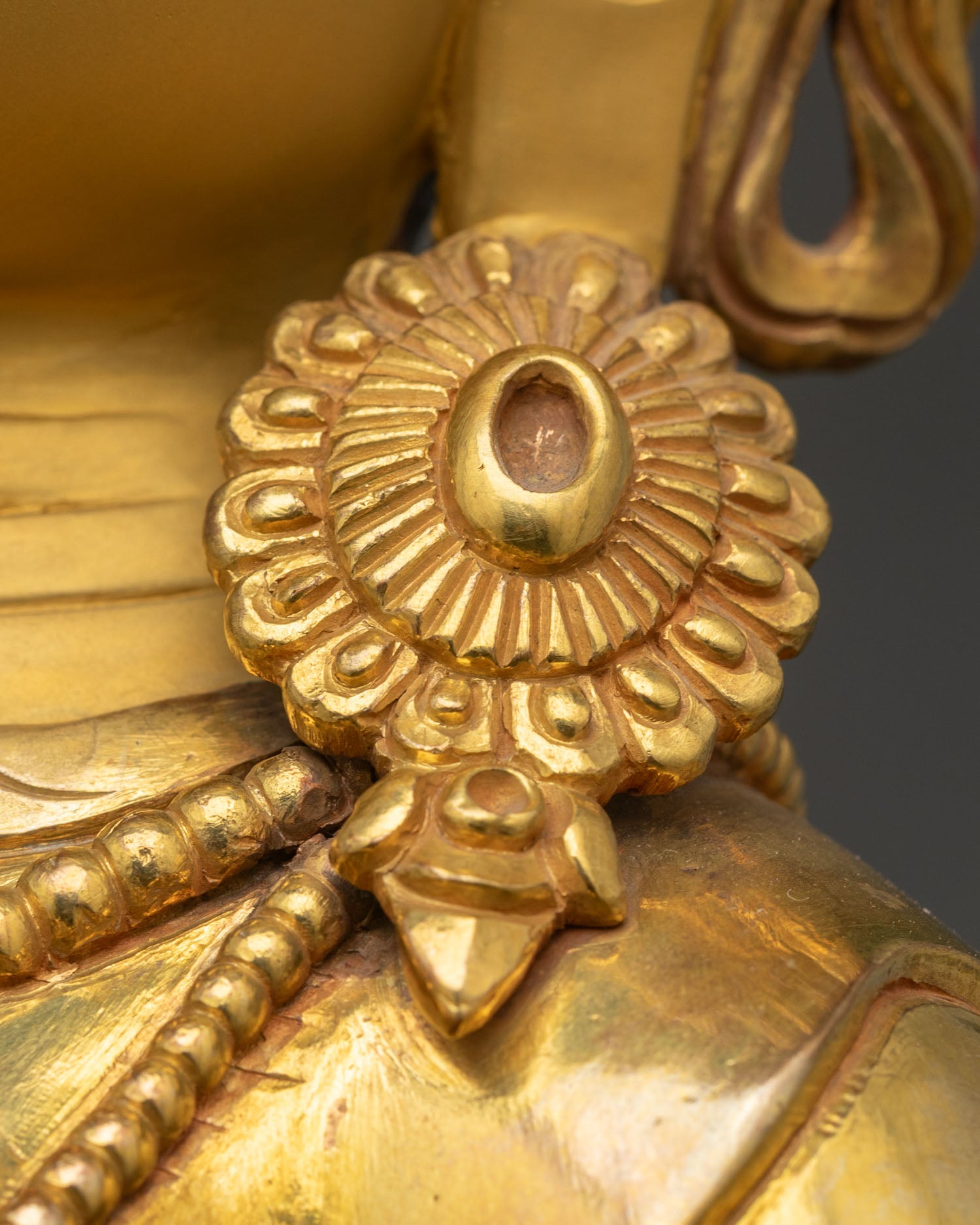 Guru`s Wifes Statue
