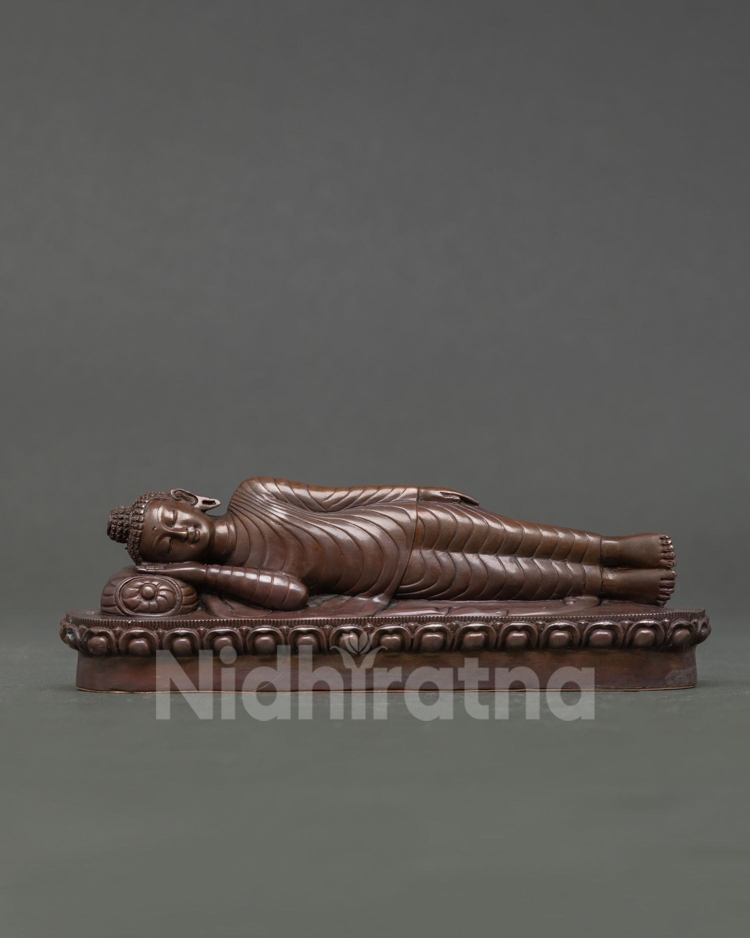 Nirvana Buddha Statue