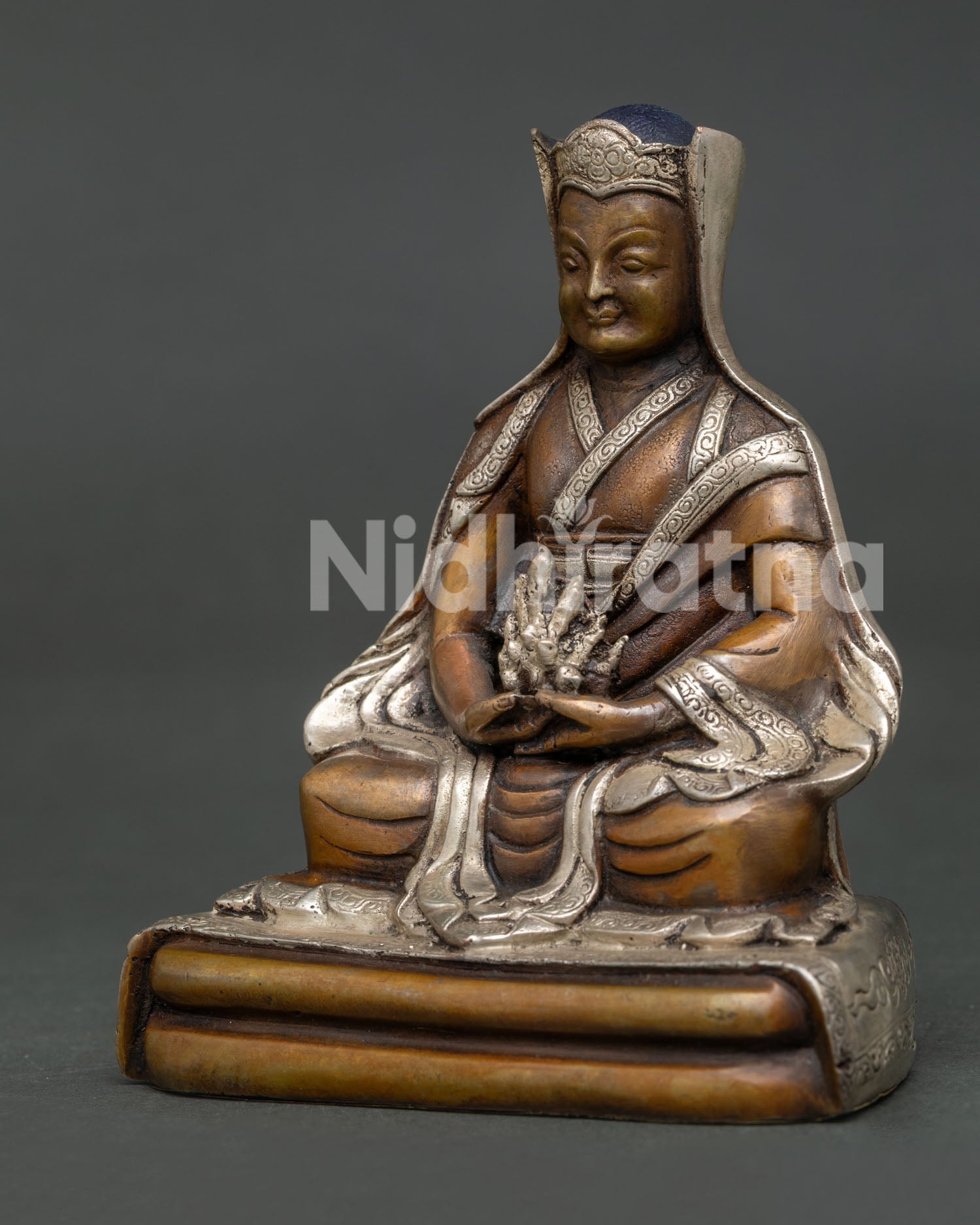 Gompopa Statue