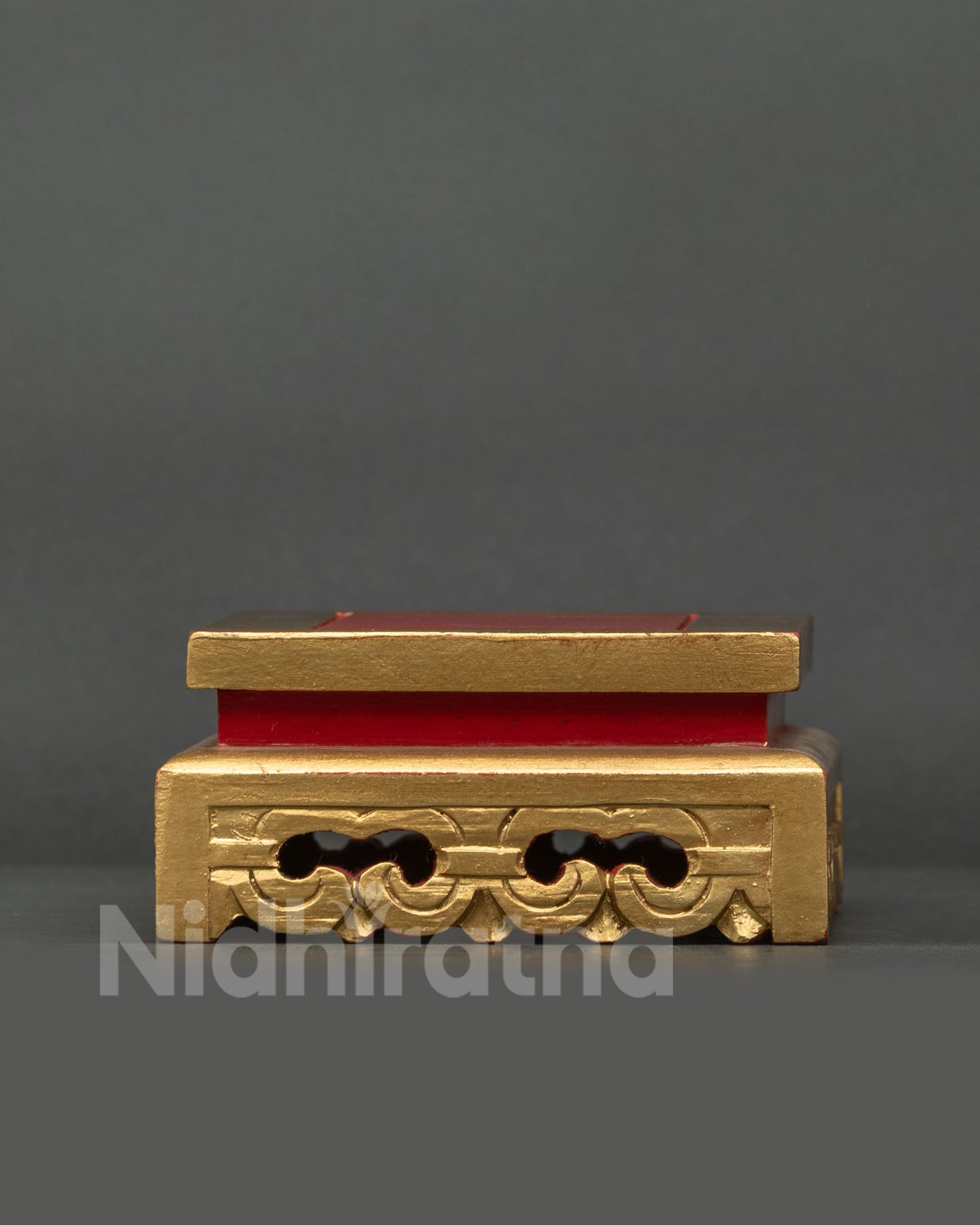 Throne (upto 8 Inch)