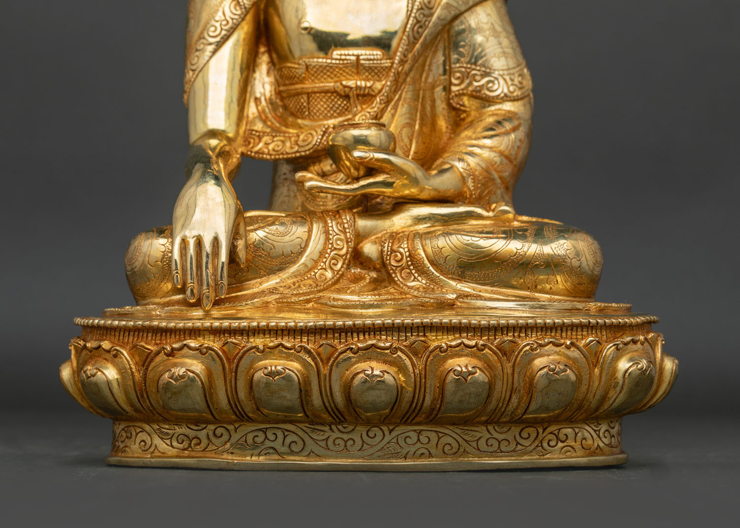 Royal Siddhartha Gautama Statue | The Crowned Buddha of Dharma