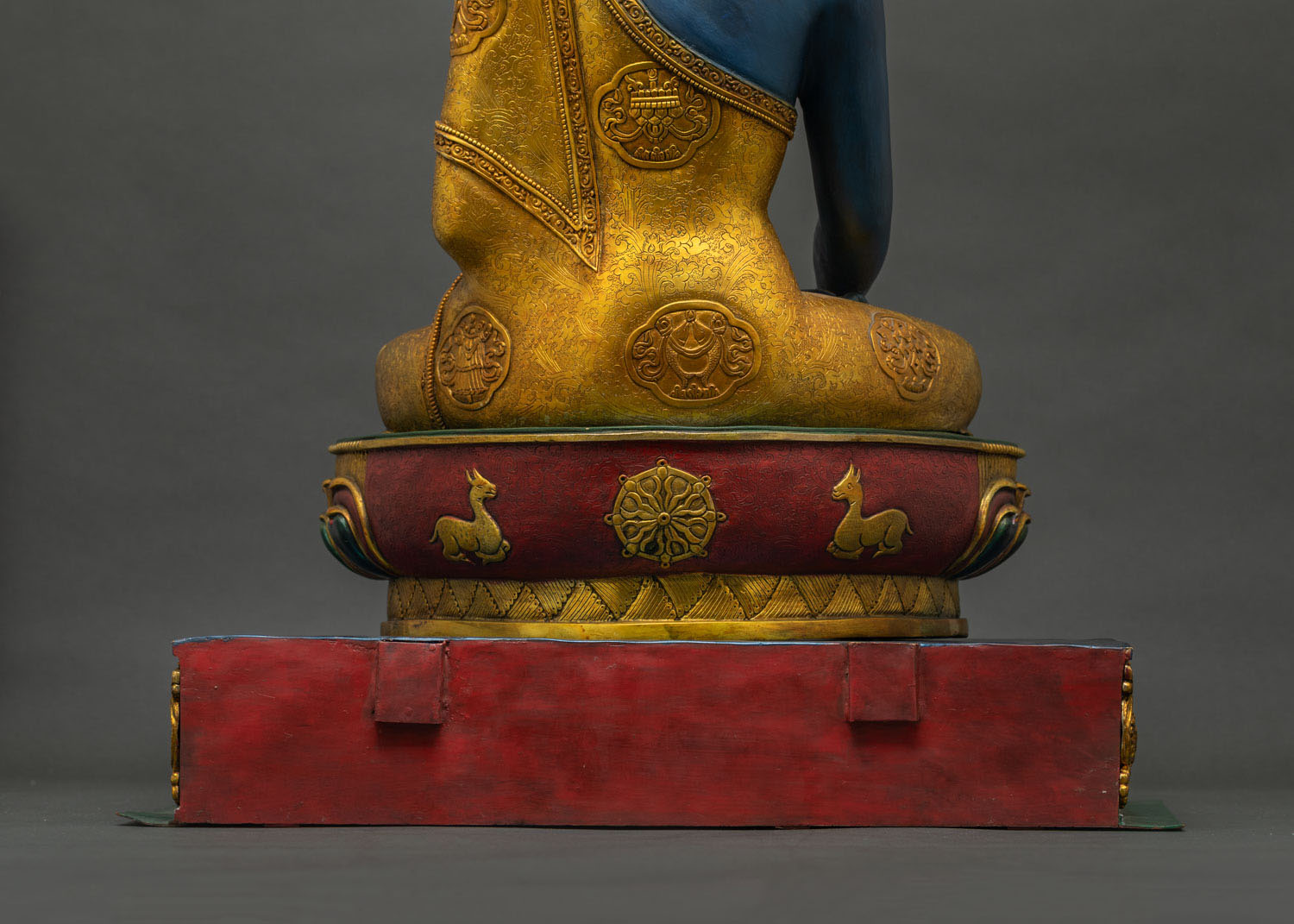 Mitrugpa With Throne Statue – Unshakeable Buddha Akshobhya Sculpture