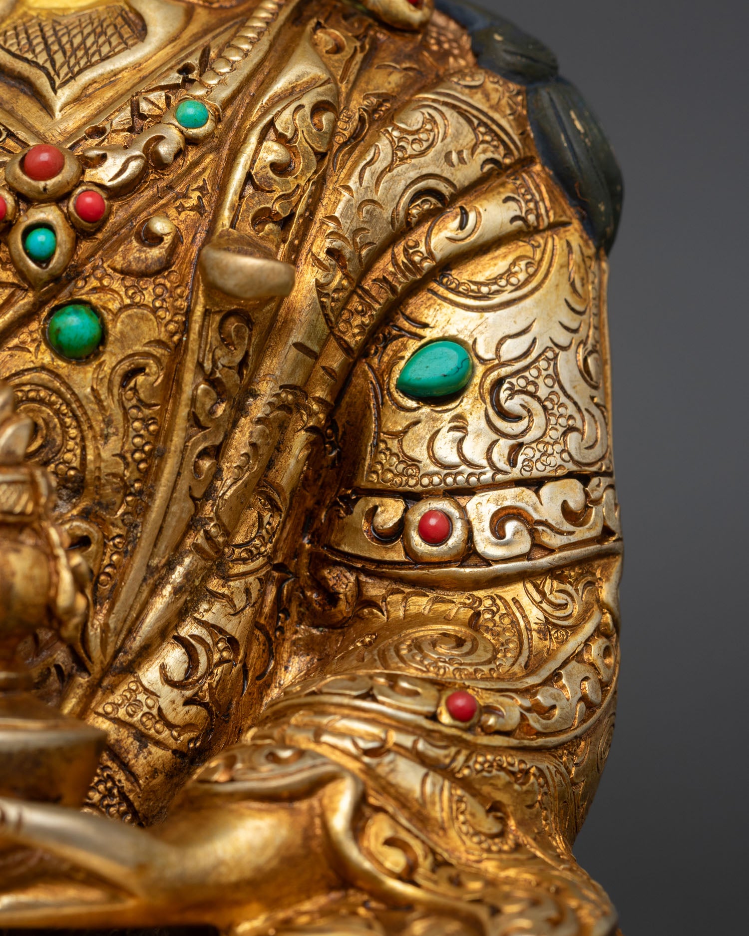 Guru Rinpoche Statue – Enlightened Master of Tibetan Buddhism