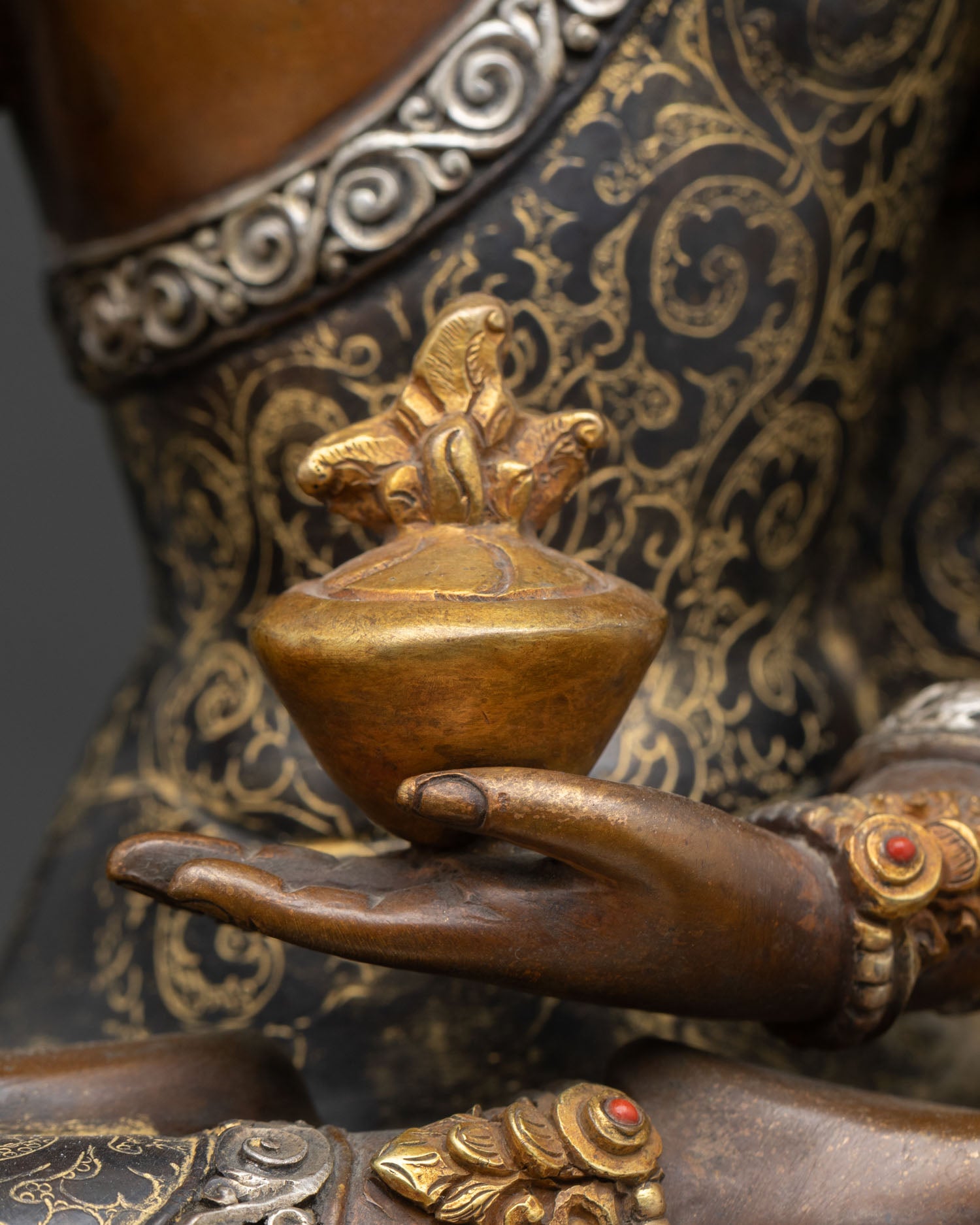 Medicine Buddha Statue – Traditional Nepalese Sacred Art