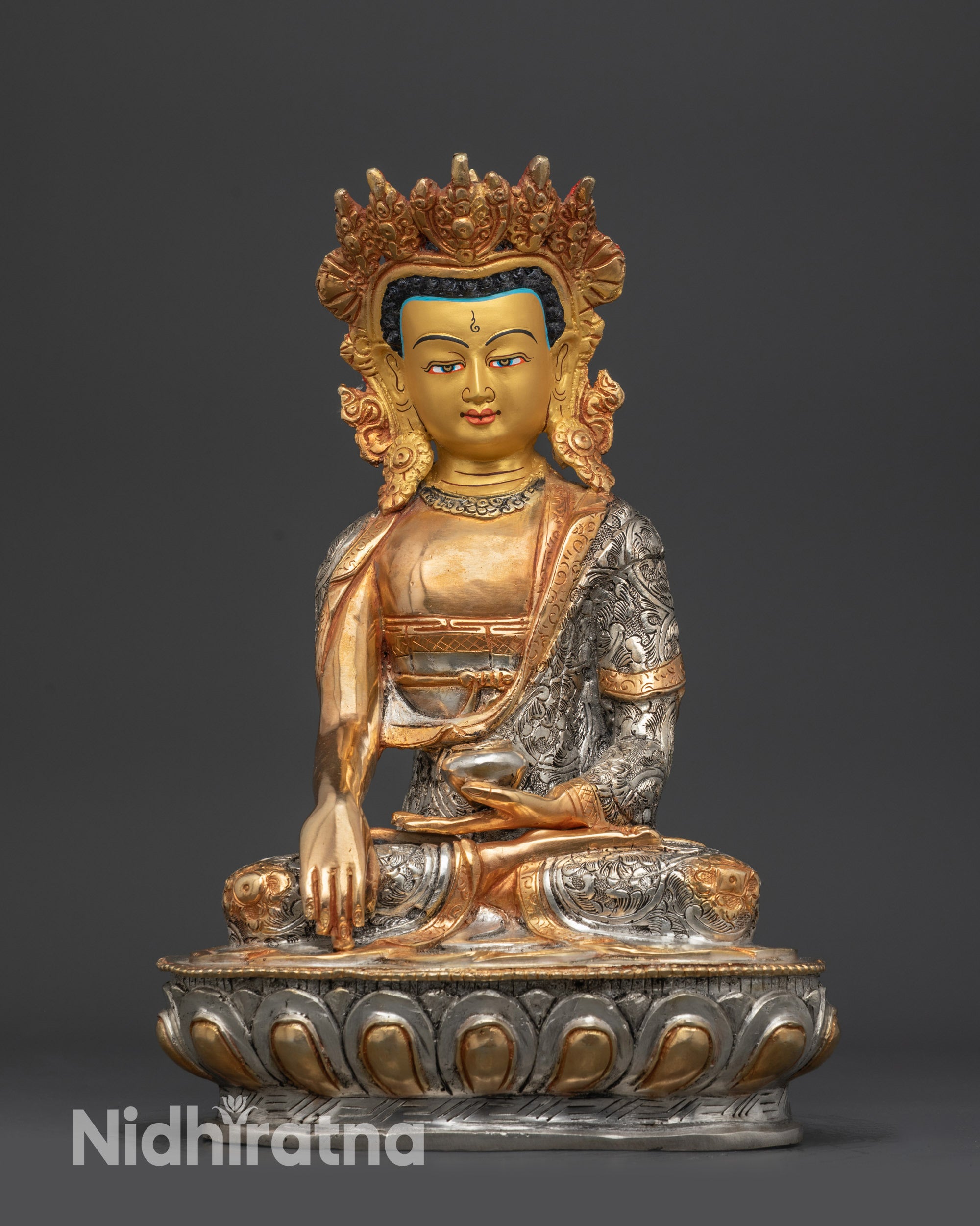 Crowned Shakyamuni Buddha Statue