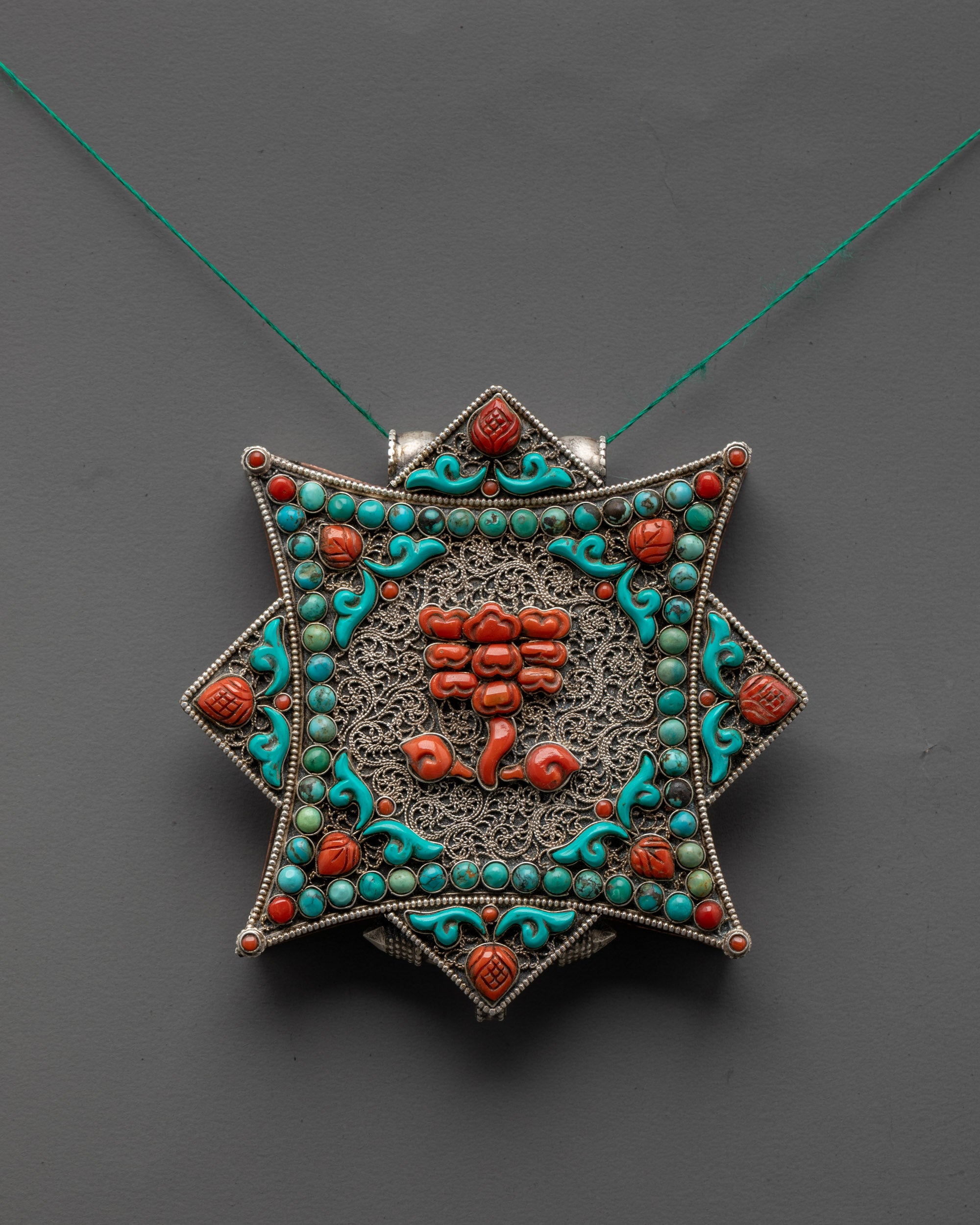 Flower Design Praying Locket with Filgree Design