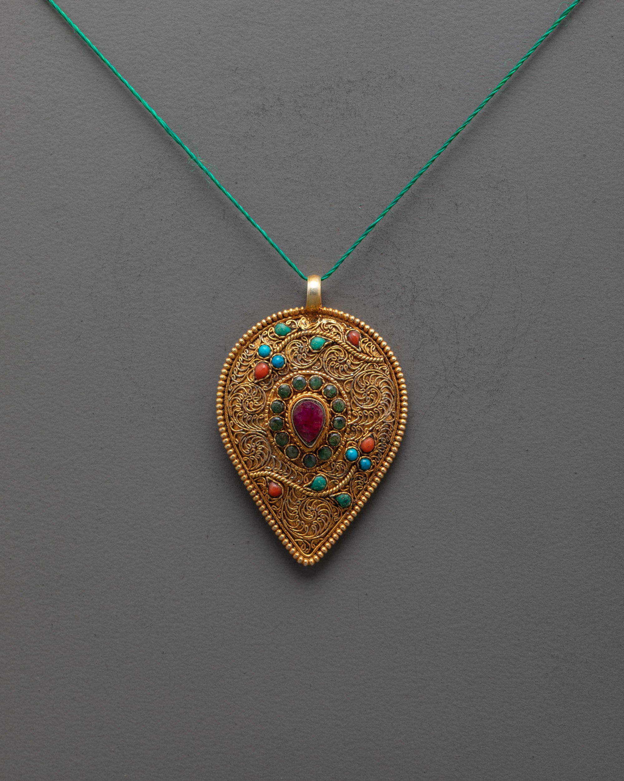Traditional Leaf Locket | Handmade Filigree Jewelry from Nepal – Nidhiratna
