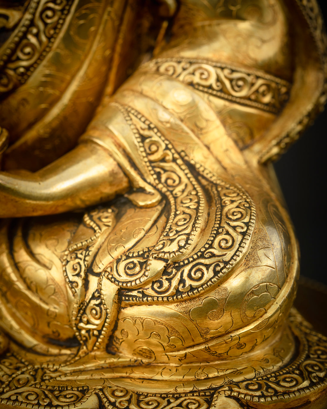 Guru Rinpoche Statue: Handcrafted Himalayan Sculpture