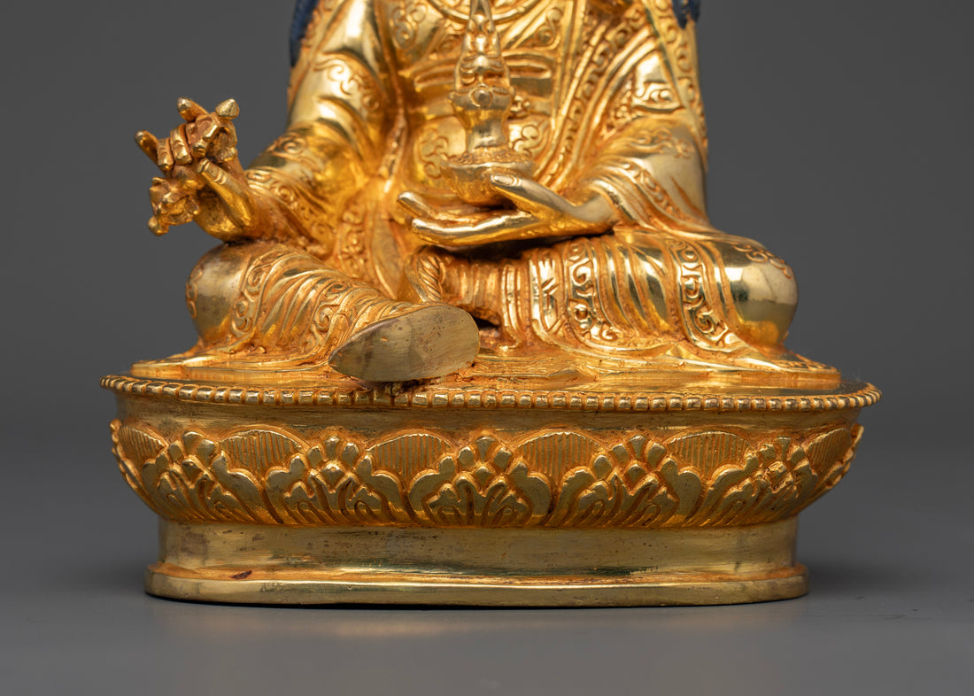 Sacred Guru Rinpoche Statue : Nepalese Art for Practitioners