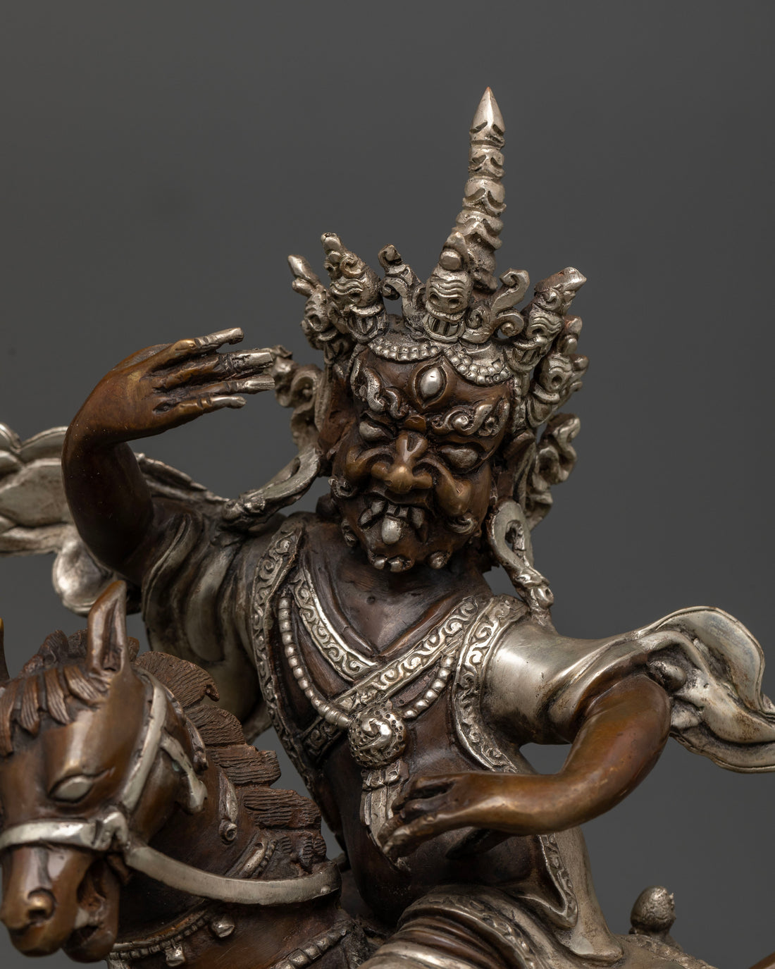 The Oxidation of King Gesar: A Symbolic Exploration