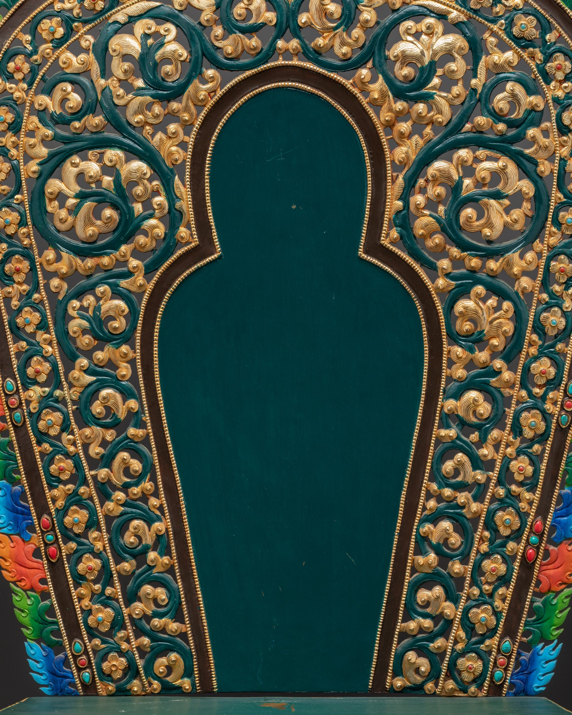 Himalayan Lion Throne detailed close up of arched backrest with hand-painted acrylic colors
