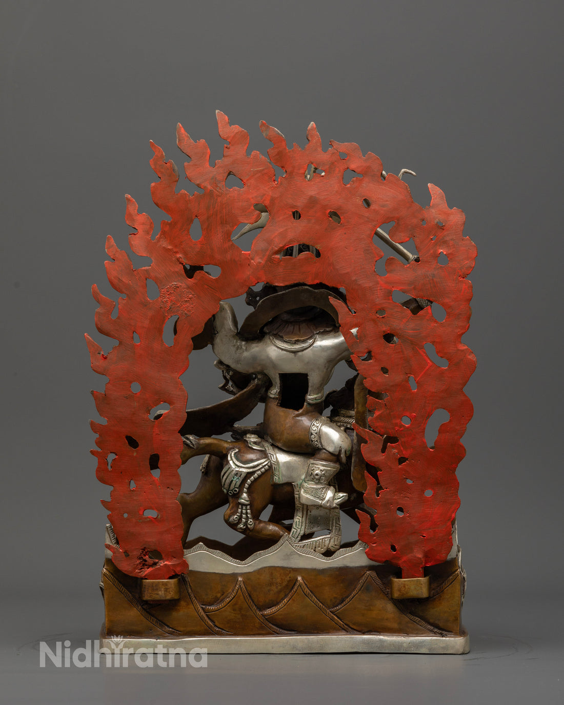 Authentic Oxidized King Gesar Statue – A Symbol of Valor