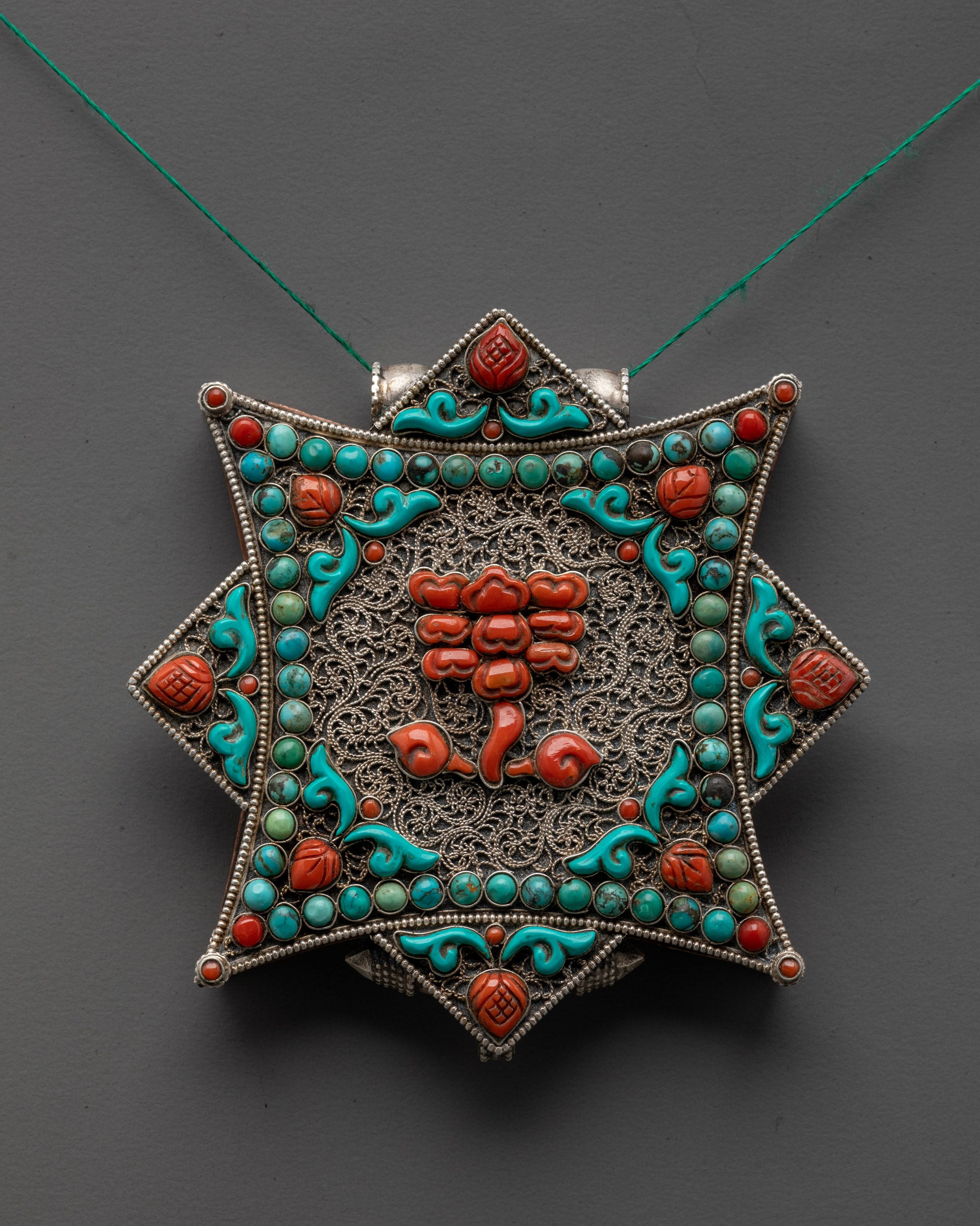 Flower Design Praying Locket with Filgree Design