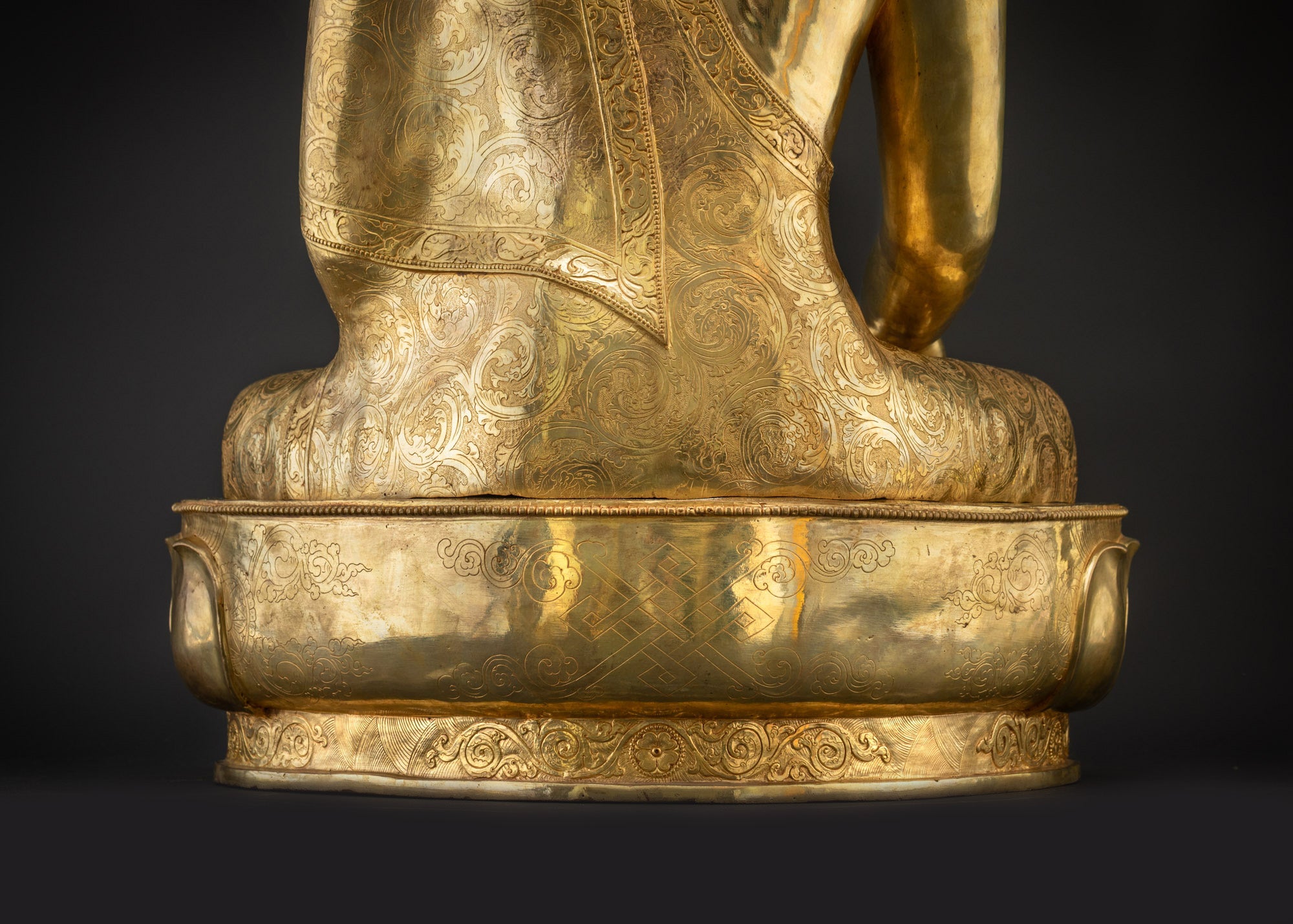 Lower landscape back Shakyamuni Buddha statue lotus pedestal with infinite knot carving