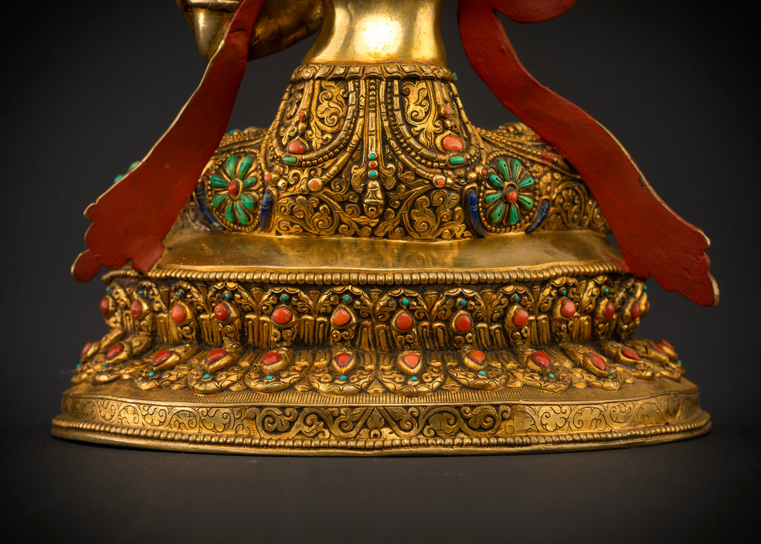 Manjushri in Splendor: A Statue Embellished with Gems