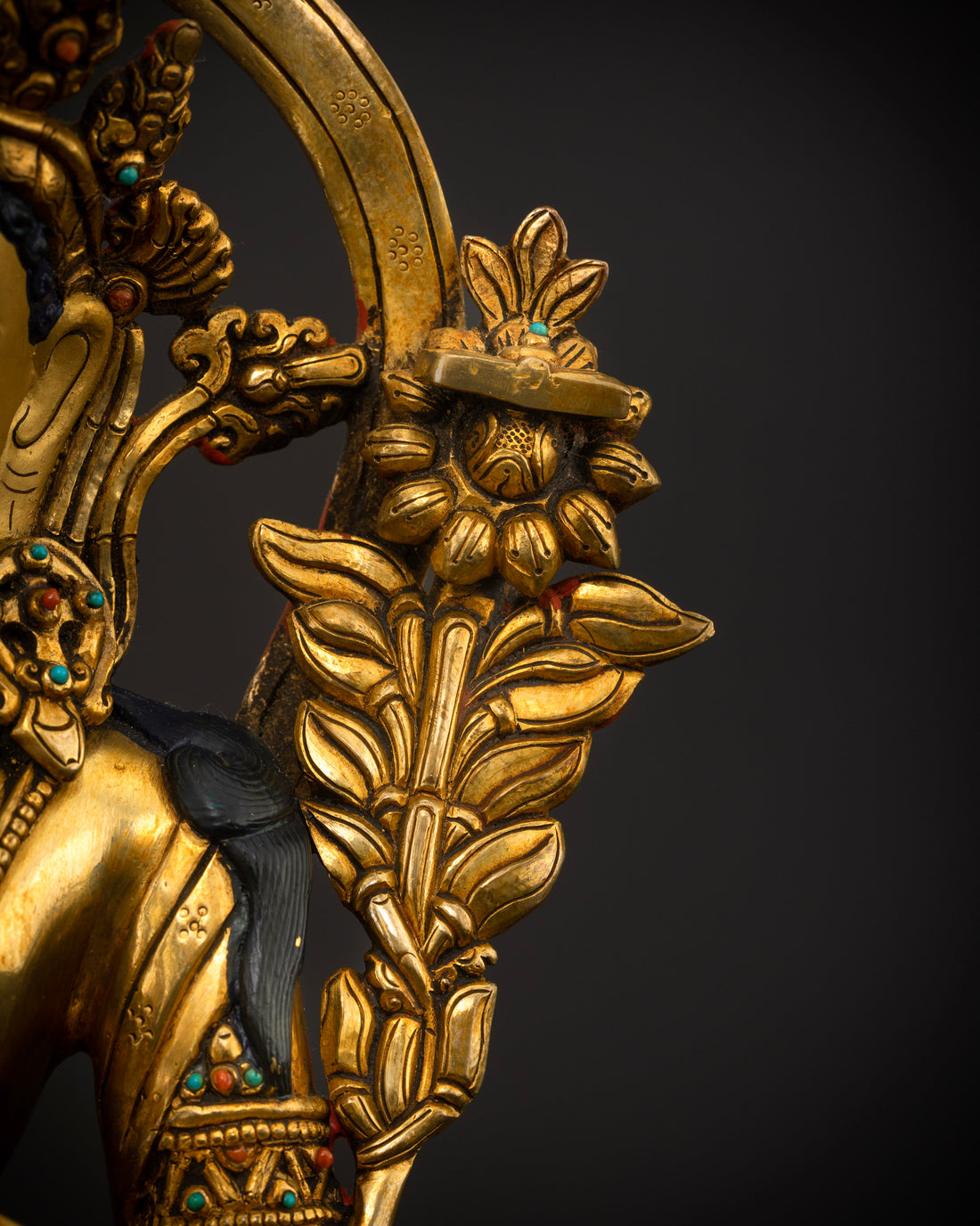 Manjushri in Splendor: A Statue Embellished with Gems