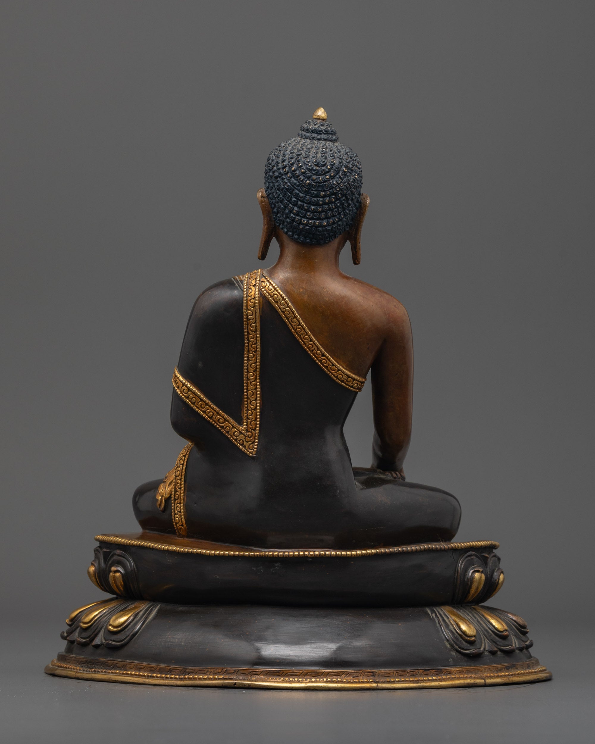 Rear view of Shakyamuni Buddha Statue showing detailed robe patterns