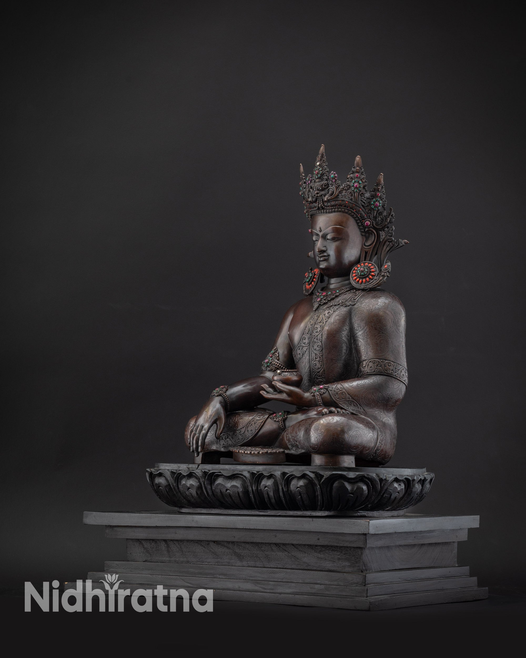 Regular side left Crowned Shakyamuni Buddha sculpture for Buddhist shrine display
