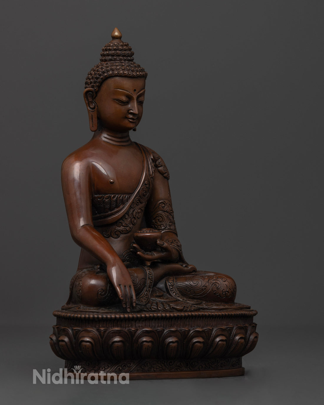 Shakyamuni Buddha Statue: Icon of Compassion