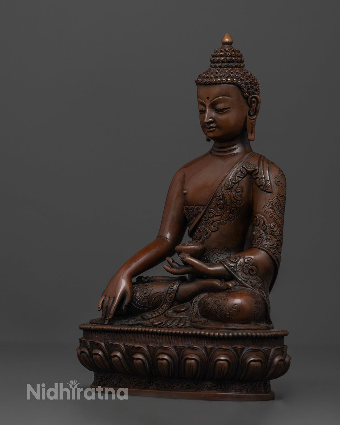 Shakyamuni Buddha Statue: Icon of Compassion