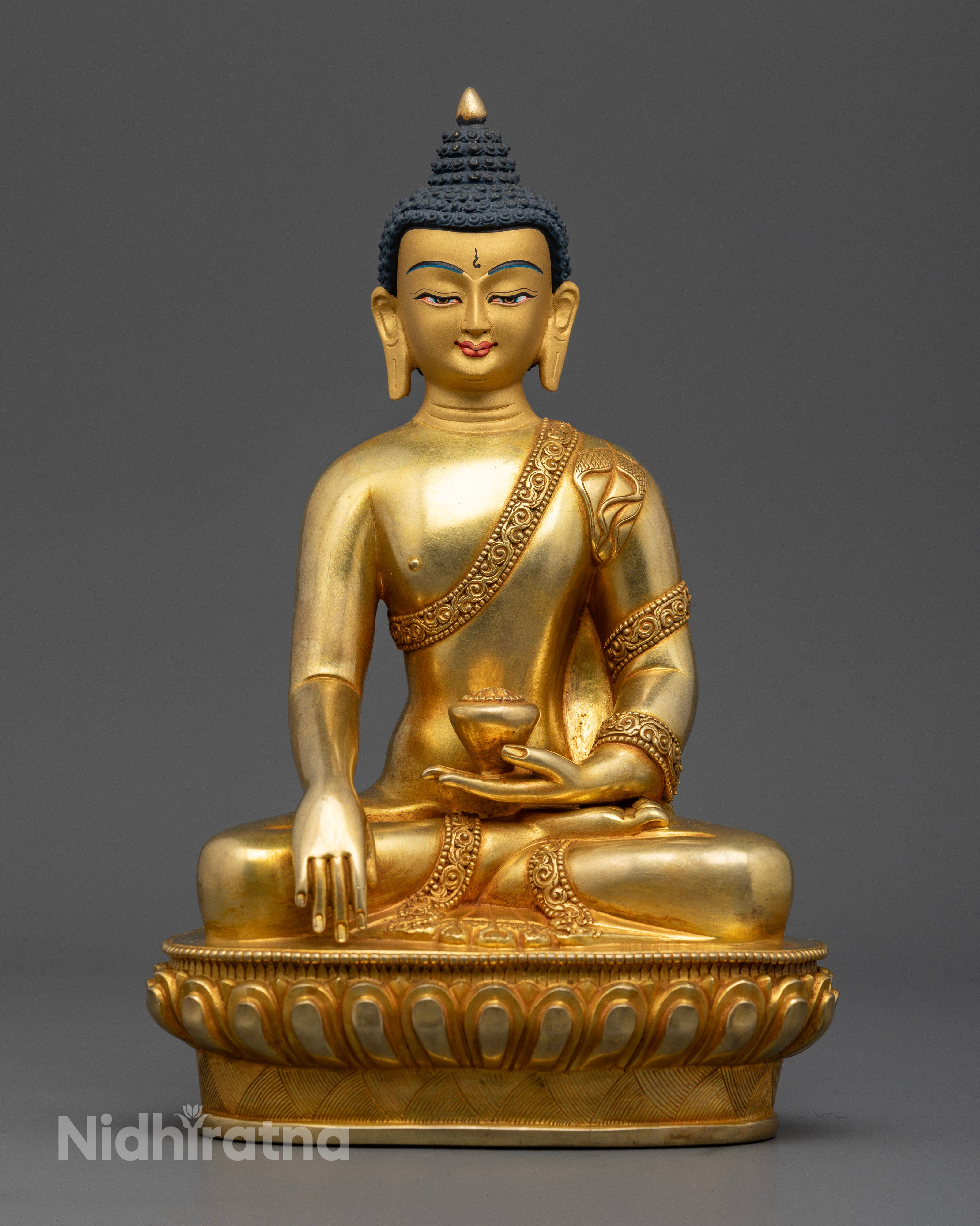 Shakyamuni Buddha statue in gold gilded copper from Nepal.