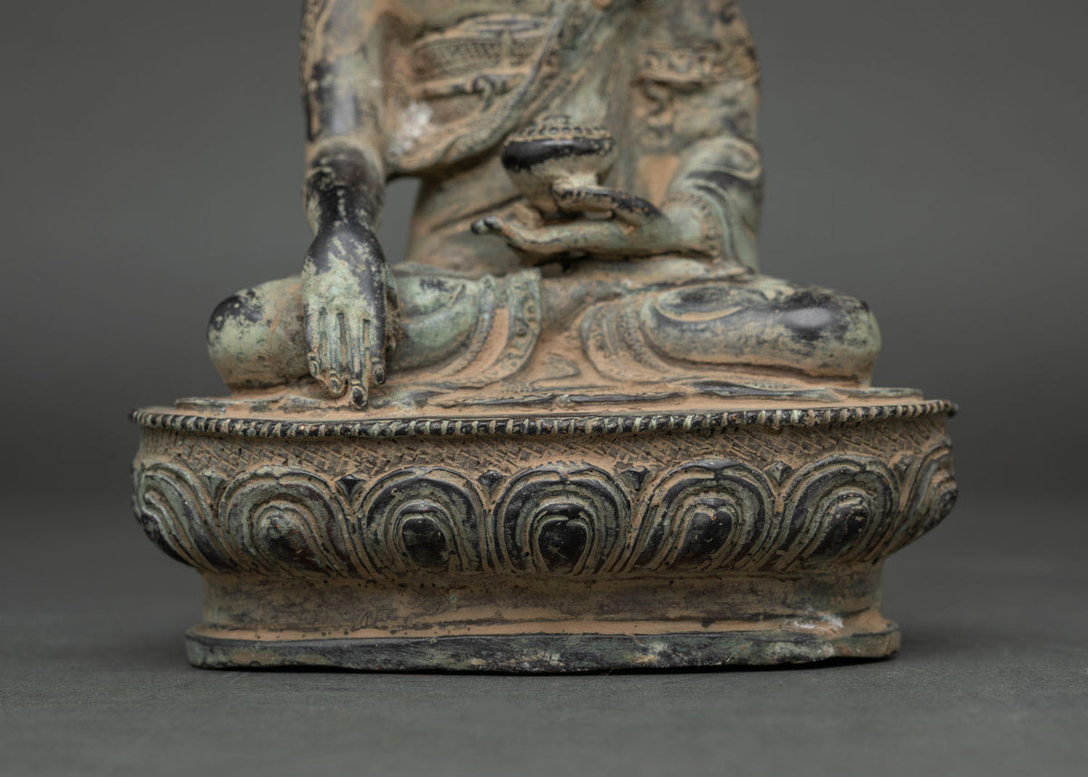Shakyamuni Buddha Statue – Antique-Finish Oxidized Copper Figurine