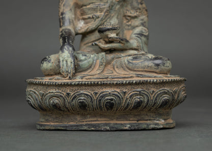 Shakyamuni Buddha Statue – Antique-Finish Oxidized Copper Figurine
