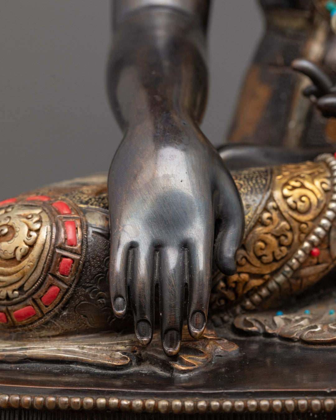 Premium Shakyamuni Buddha Statue | Traditional Buddhist Masterpiece