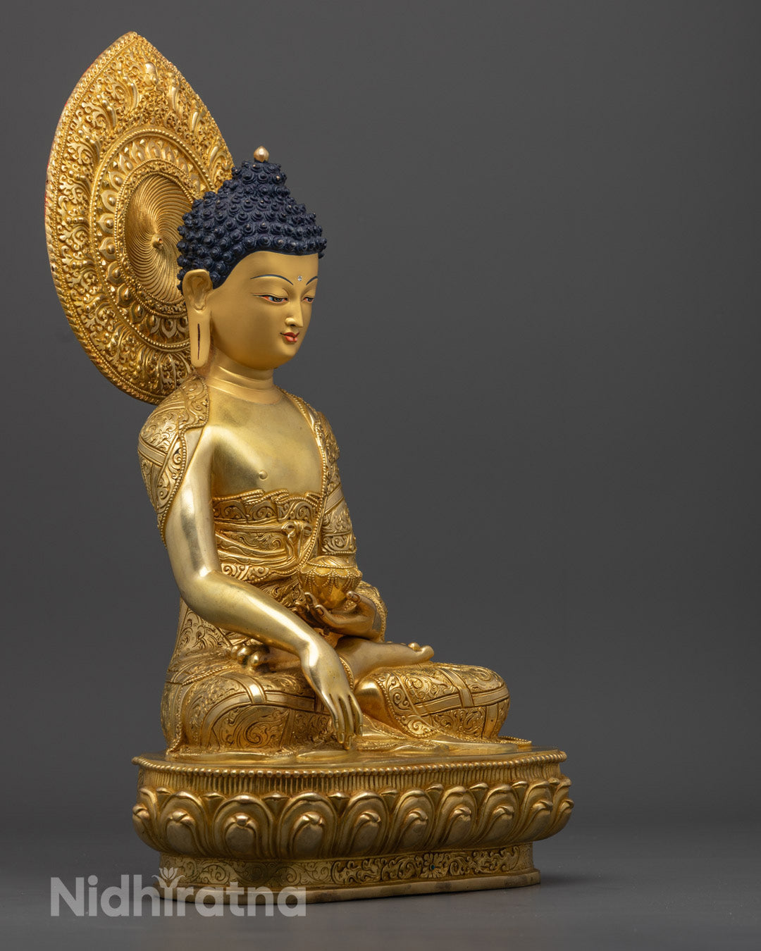 The Shakyamuni Buddha Statue for Buddhist Shrine
