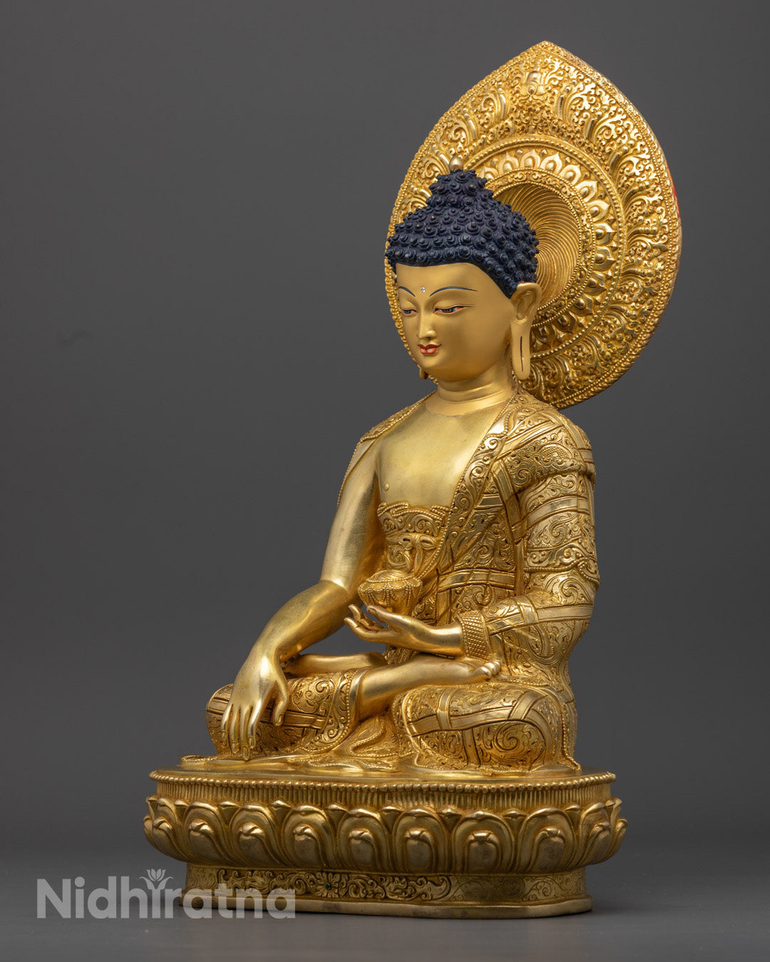 The Shakyamuni Buddha Statue for Buddhist Shrine