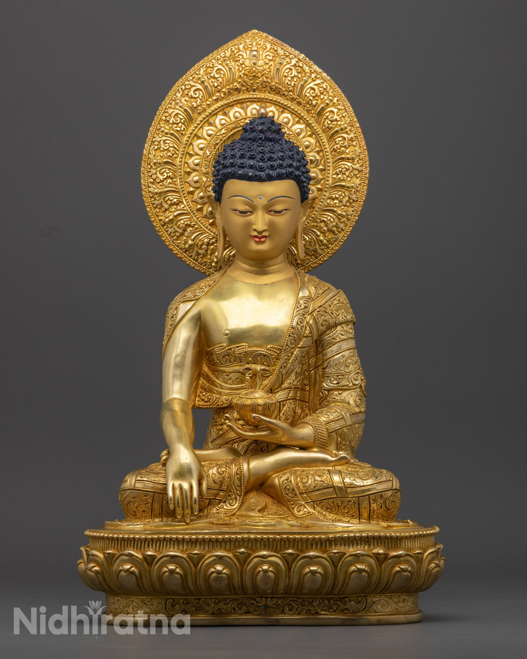 The Shakyamuni Buddha Statue for Buddhist Shrine
