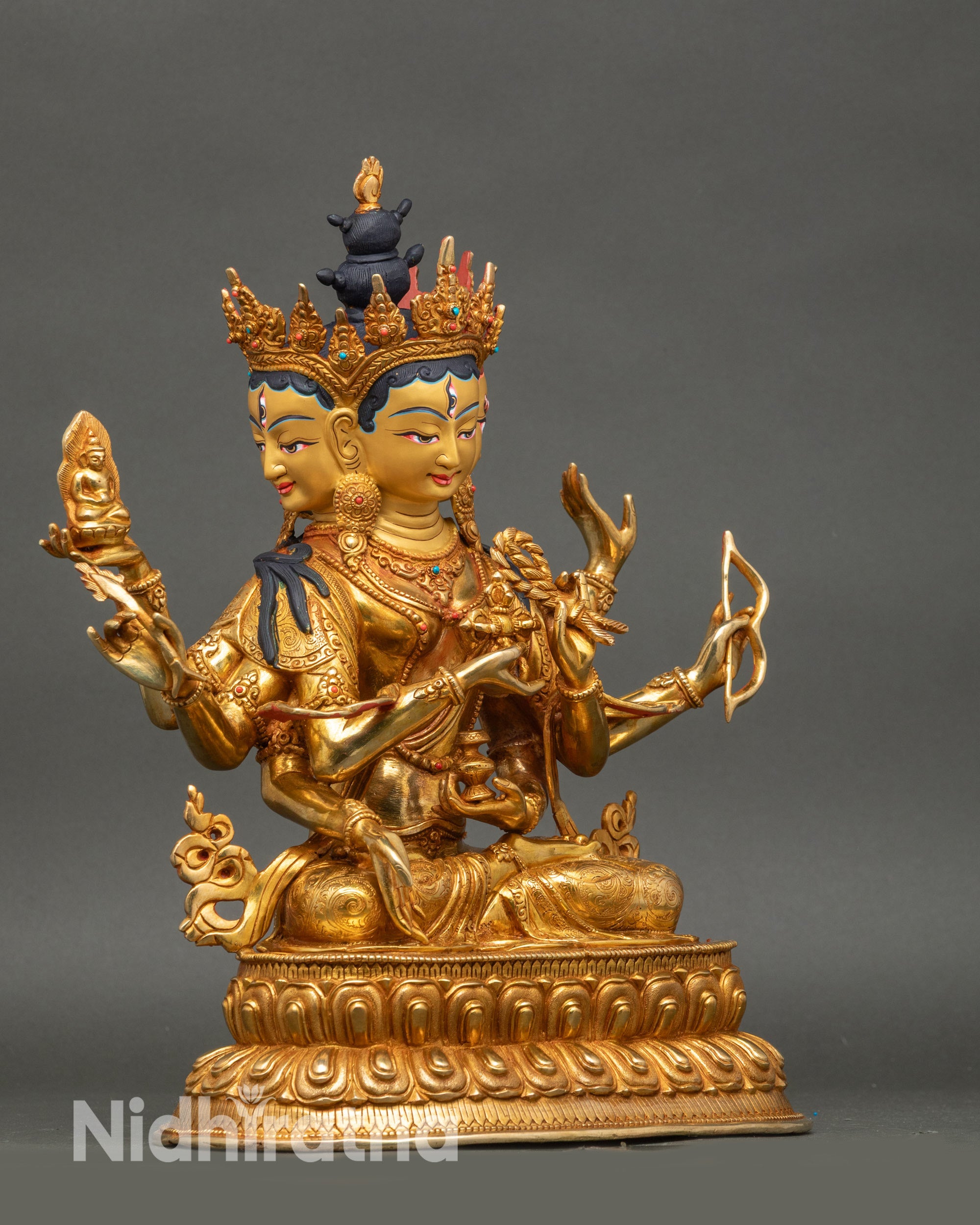 Side view Namgyalma holding double dorje vase, bow and arrow, lotus seat
