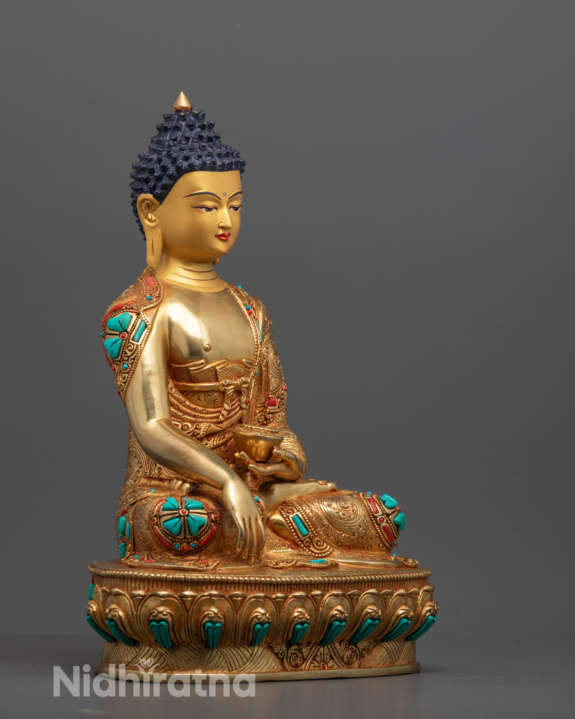 Side view of Buddha Shakyamuni holding patra bowl with disciples Shariputra and Maudgalyayana