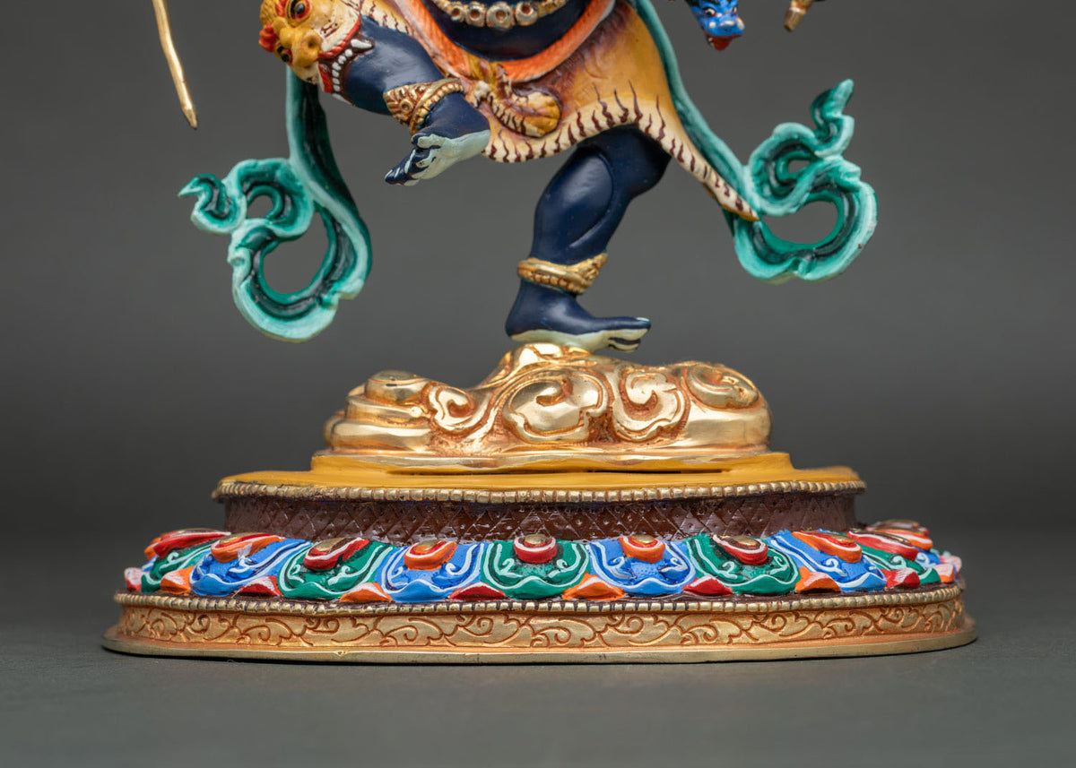 Uchusma Statue