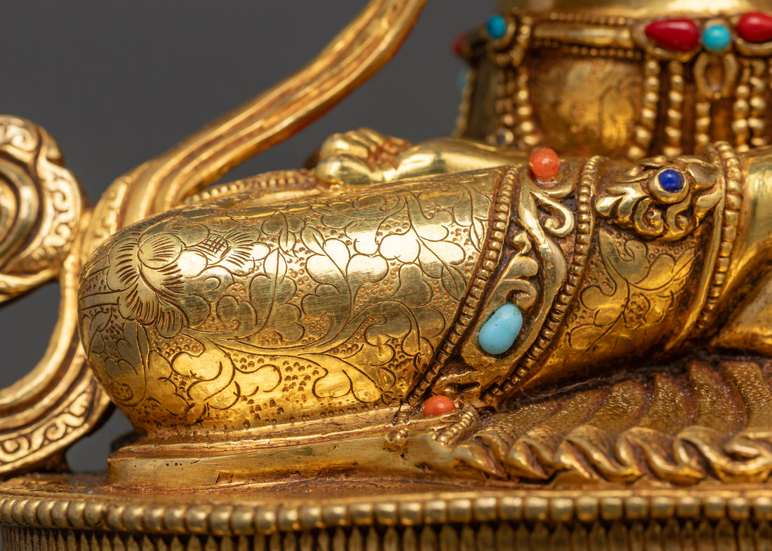 The Divine Vajra: Vajradhara's Path to Enlightenment