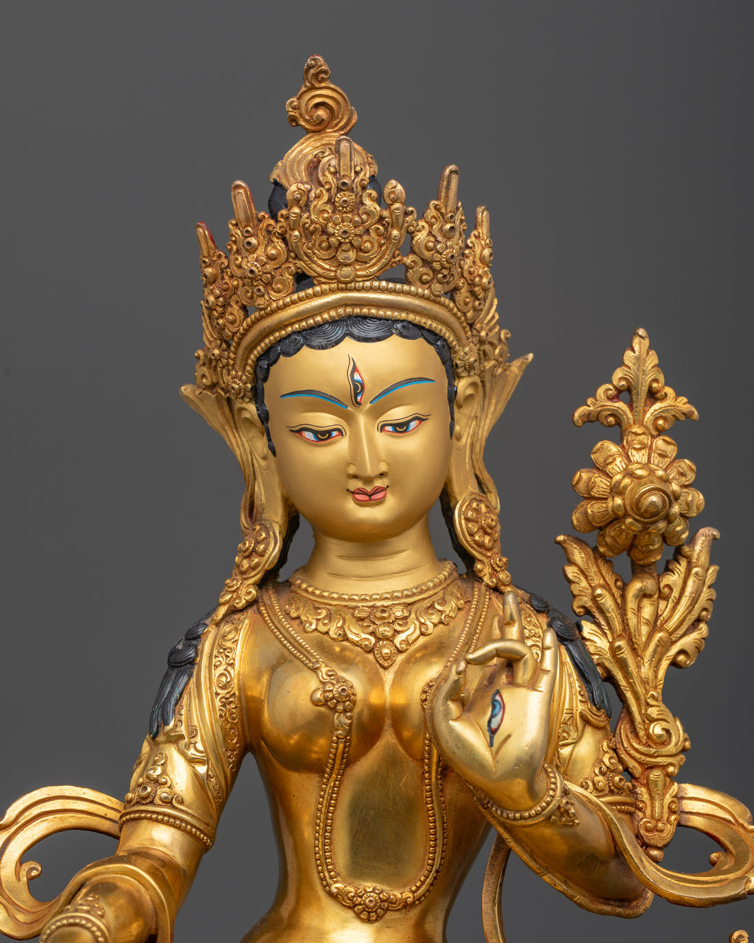 White Tara Seven Eyes Goddess Statue: Emblem of Compassion and Healing